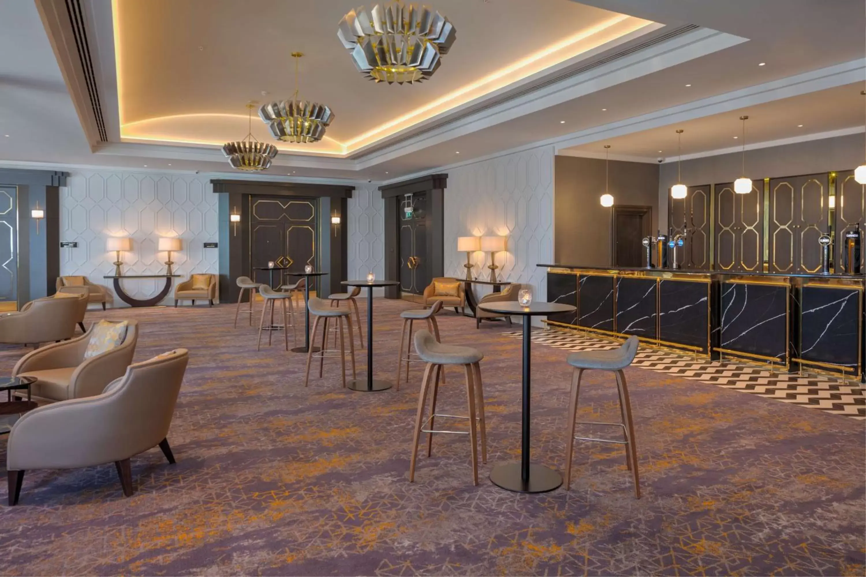 Meeting/conference room, Lounge/Bar in Hilton Belfast