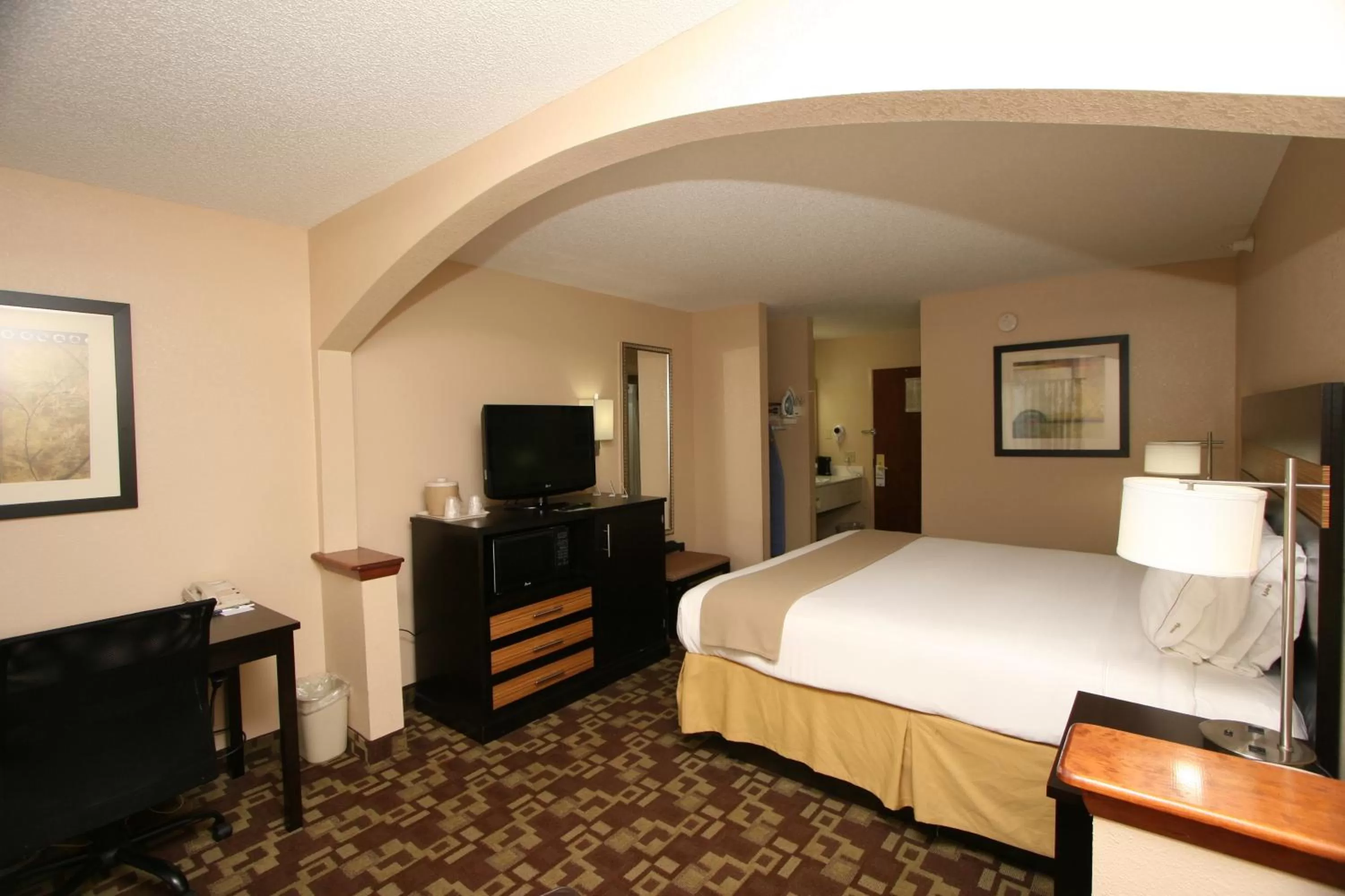 Bed in Country Inn & Suites by Radisson, Shelby, NC