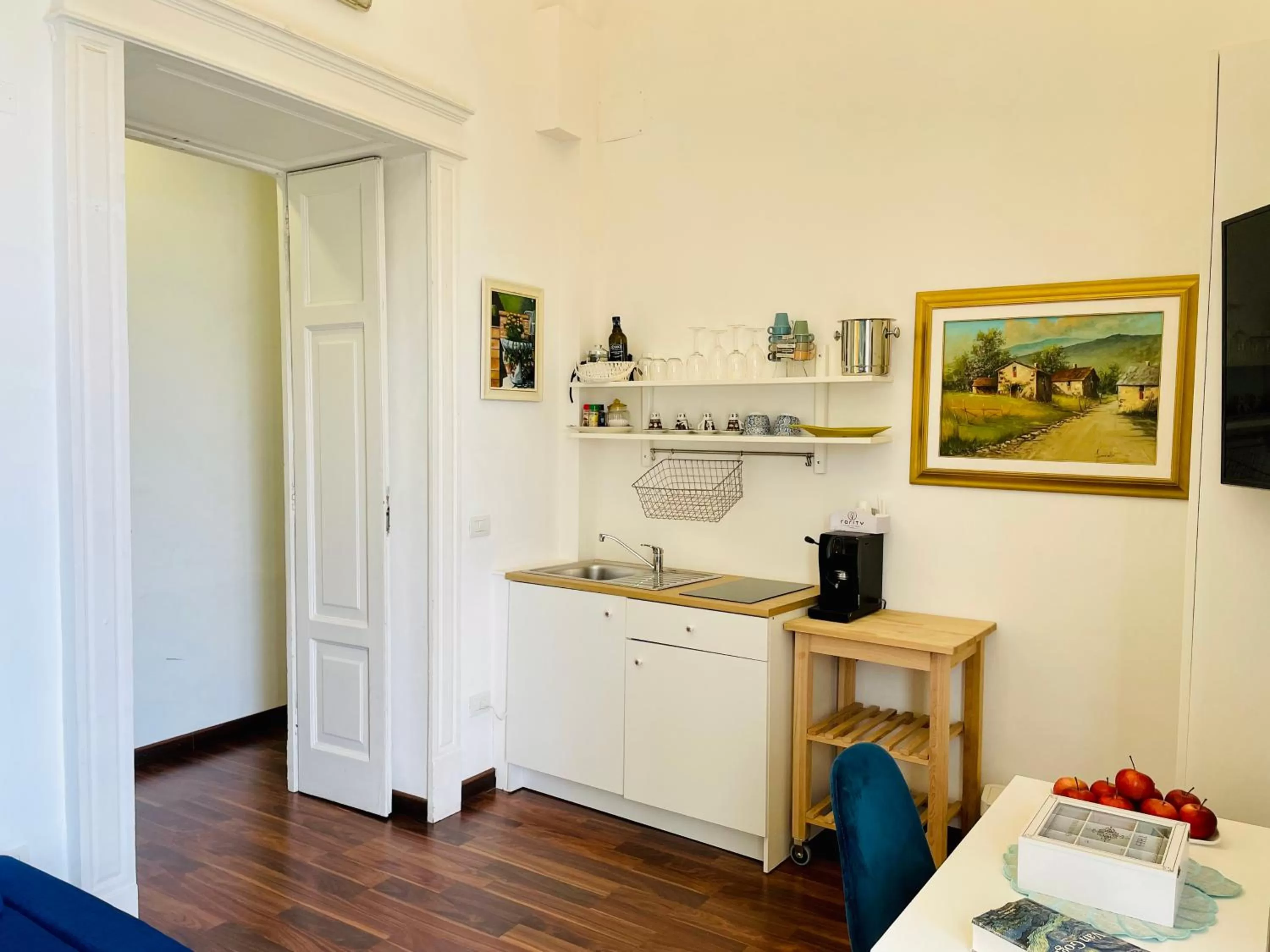 Kitchen or kitchenette in RarityArt GuestHouse