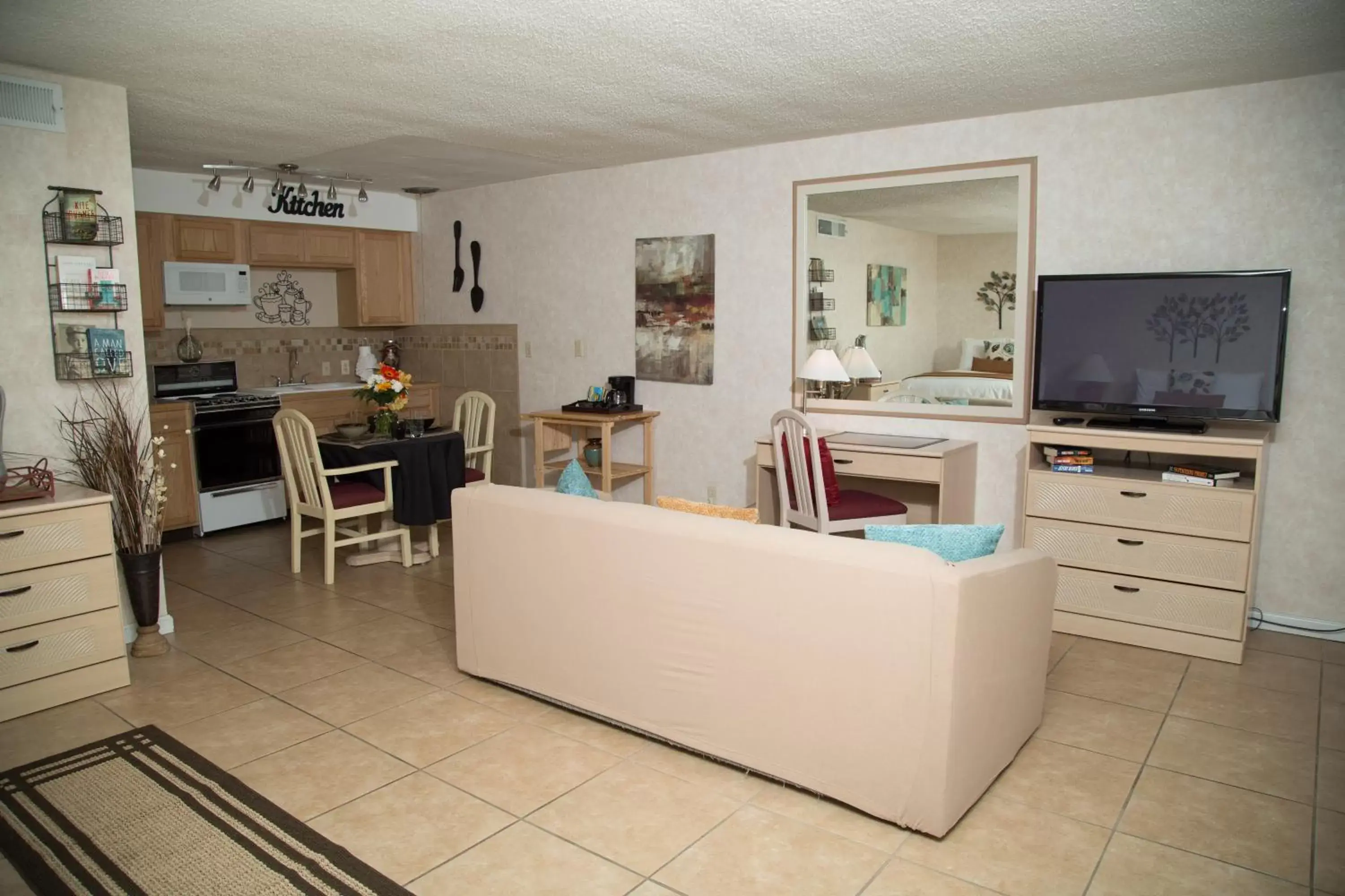 TV and multimedia, Seating Area in The Inn at Deep Canyon