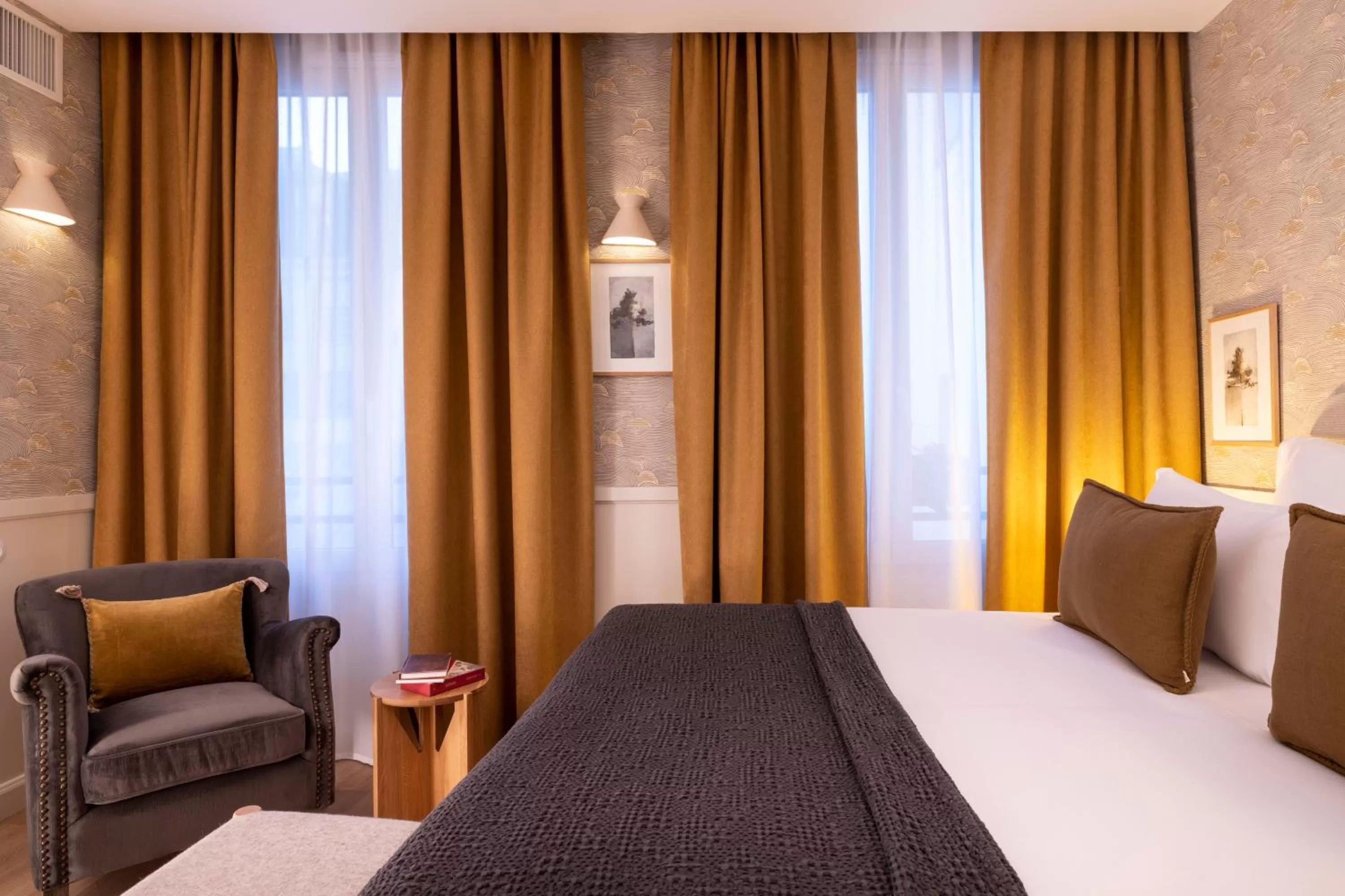 Property building, Bed in Le Petit Oberkampf Hotel & Spa