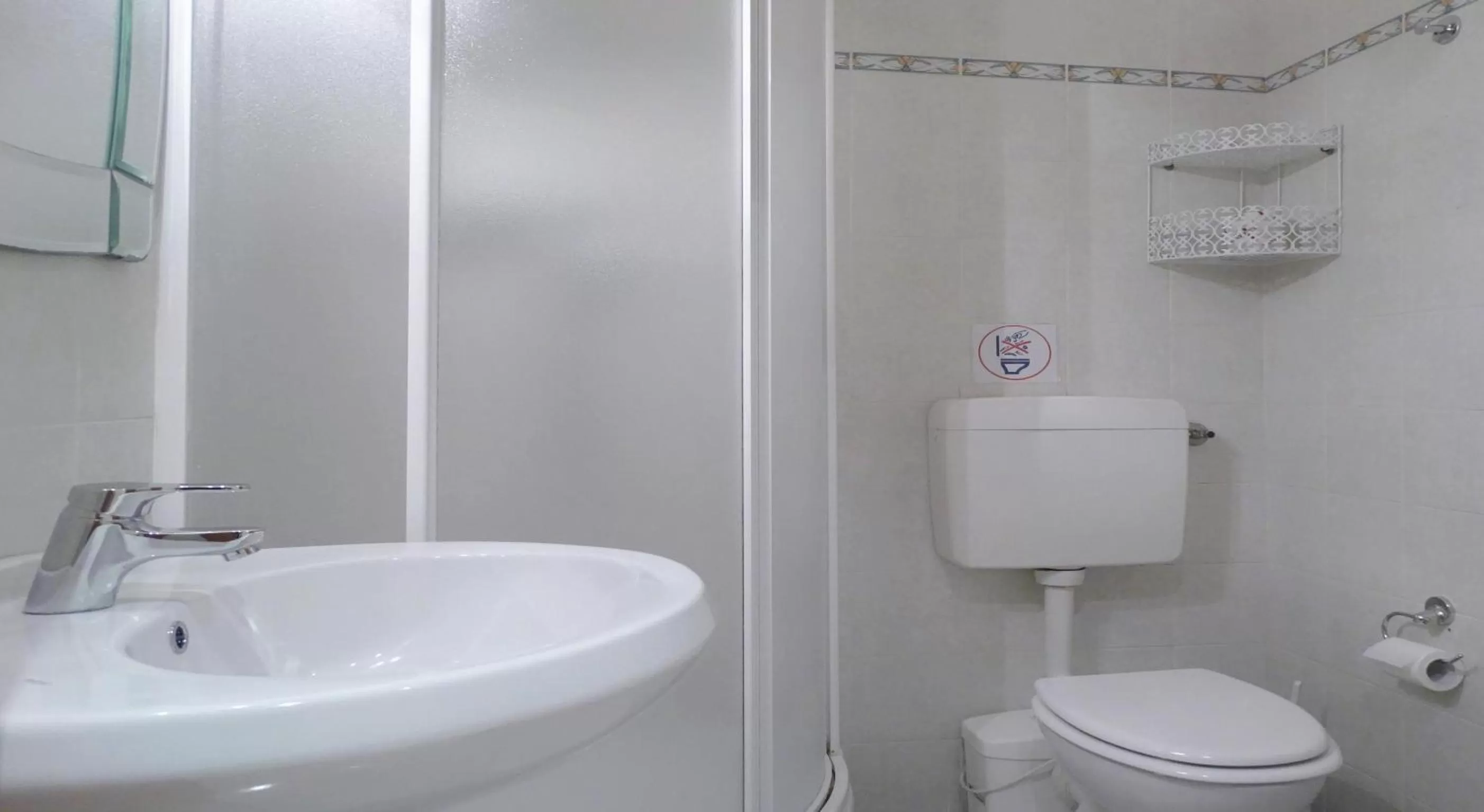 Bathroom in Hotel Millerose