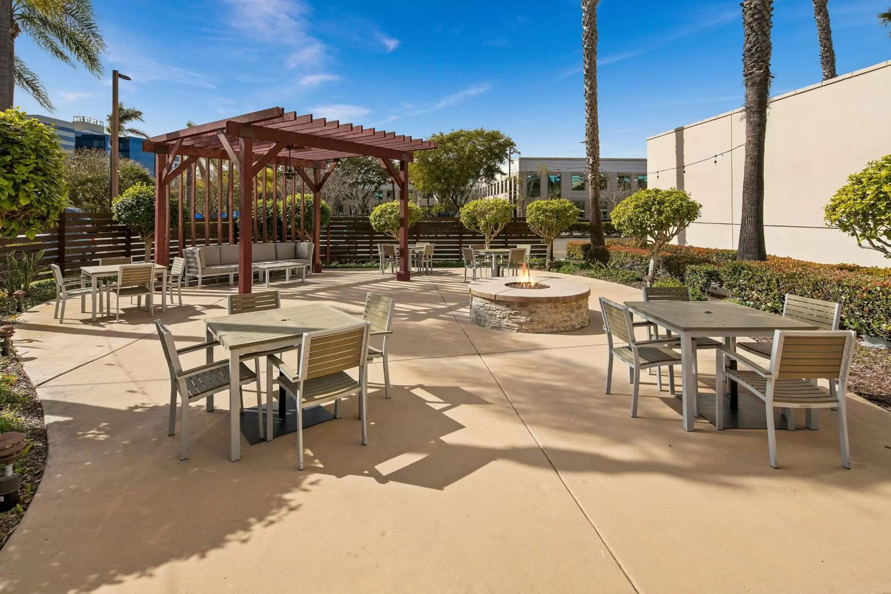 Property building in Country Inn & Suites by Radisson, San Diego North, CA