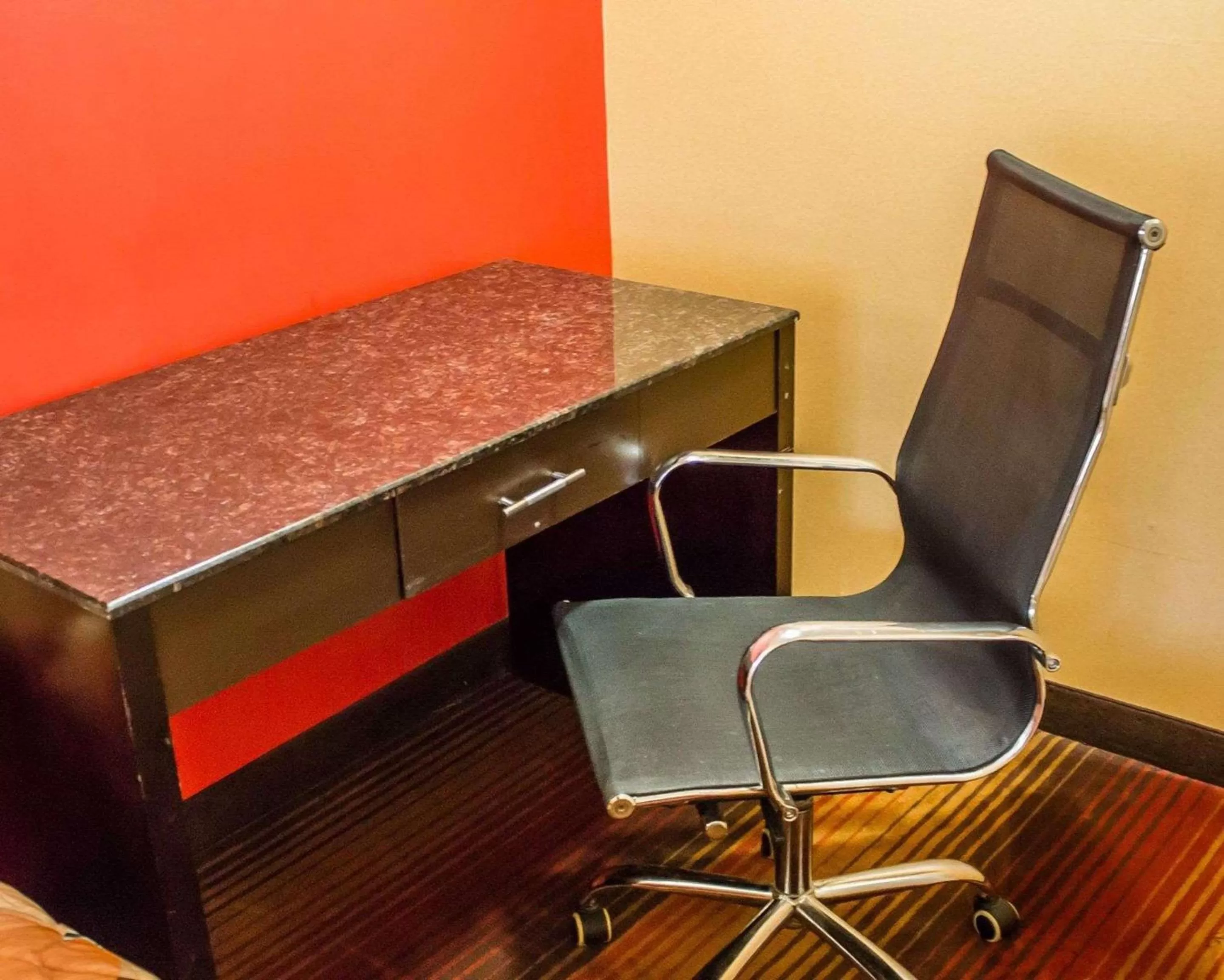 Photo of the whole room in Rodeway Inn MacArthur Airport