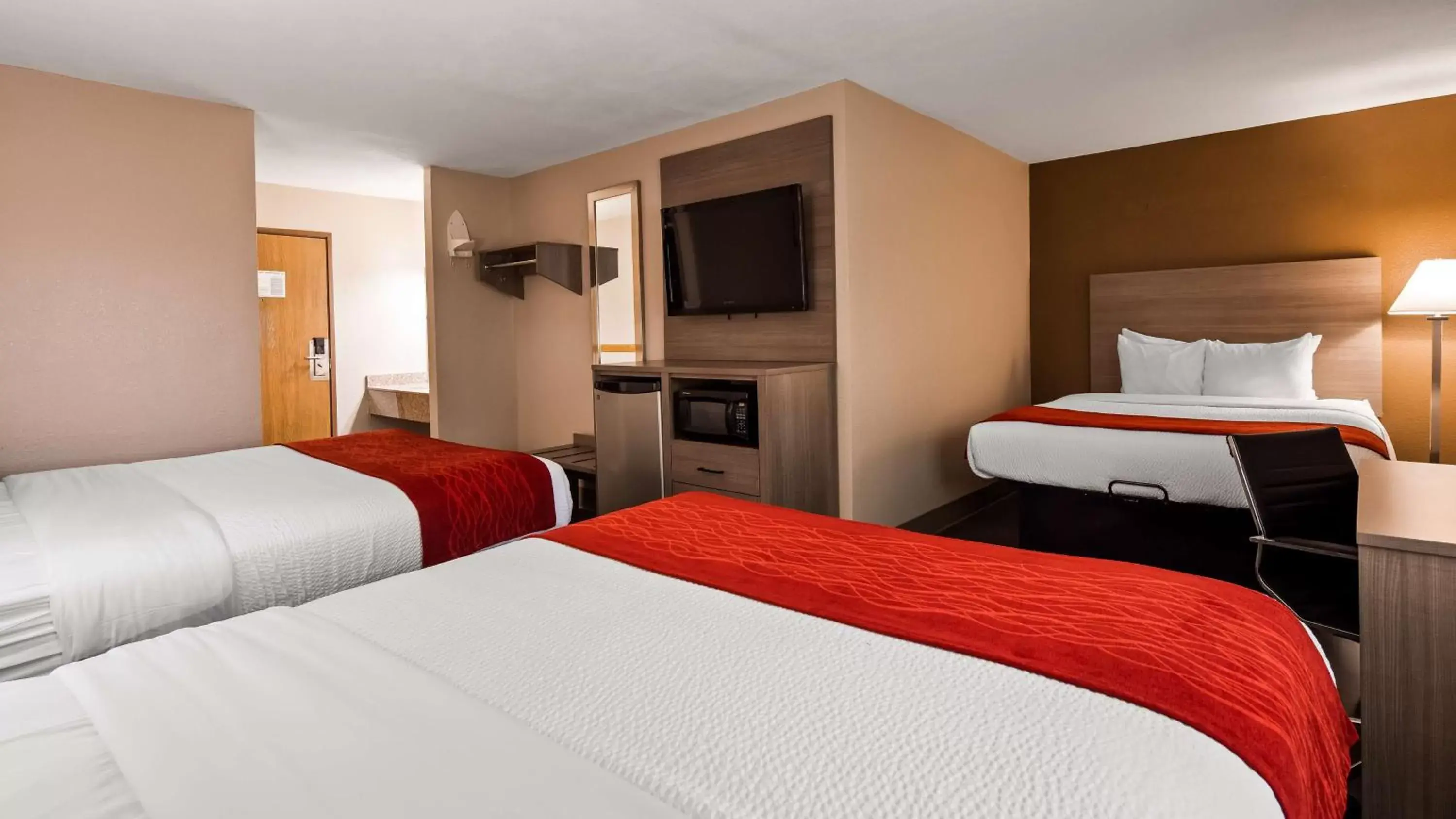 Photo of the whole room, Bed in SureStay Plus Hotel by Best Western Kearney Photo of the whole room, Bed in SureStay Plus Hotel by Best Western Kearney