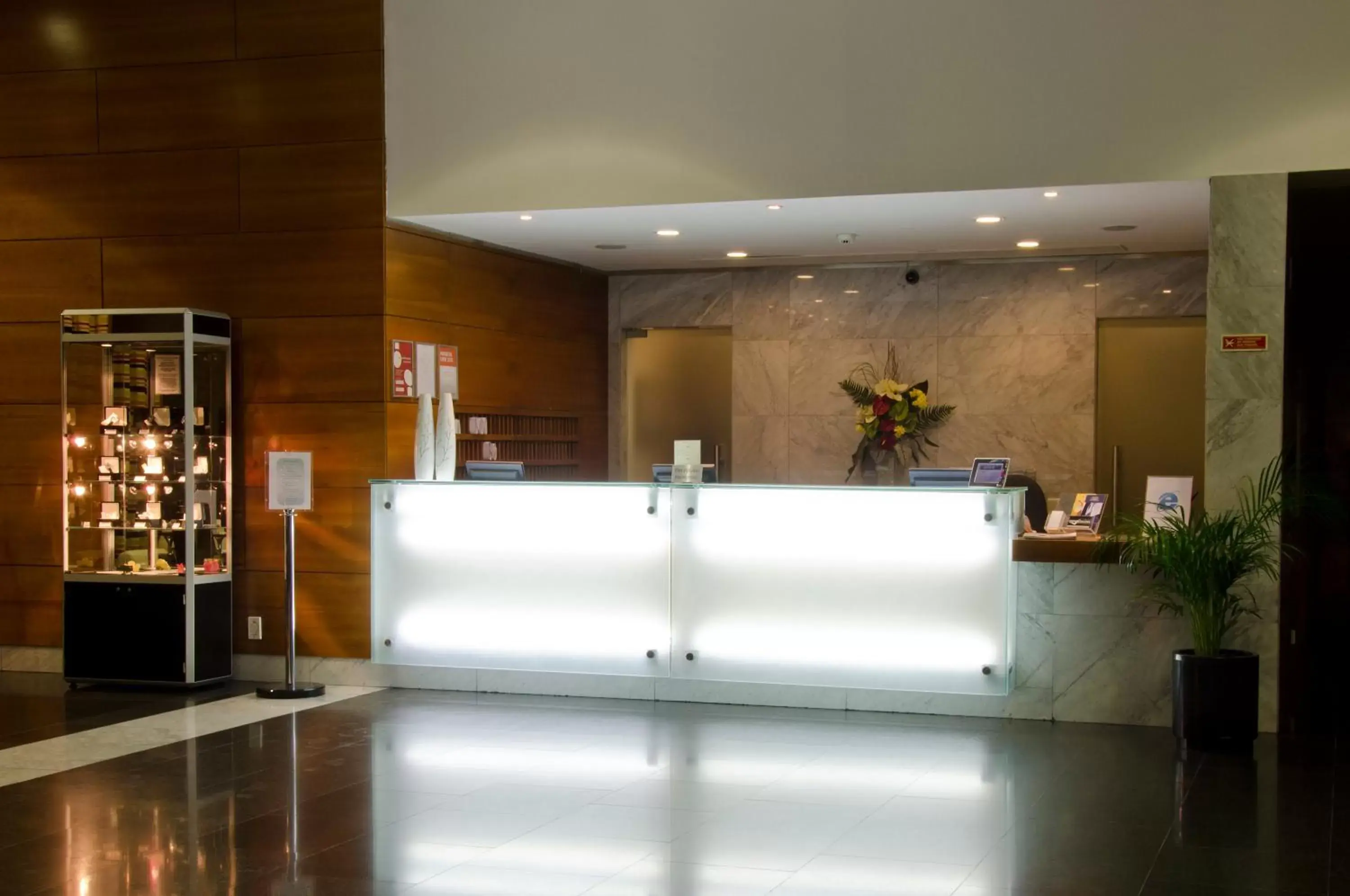 Lobby or reception, Bathroom in VIP Executive Santa Iria Hotel