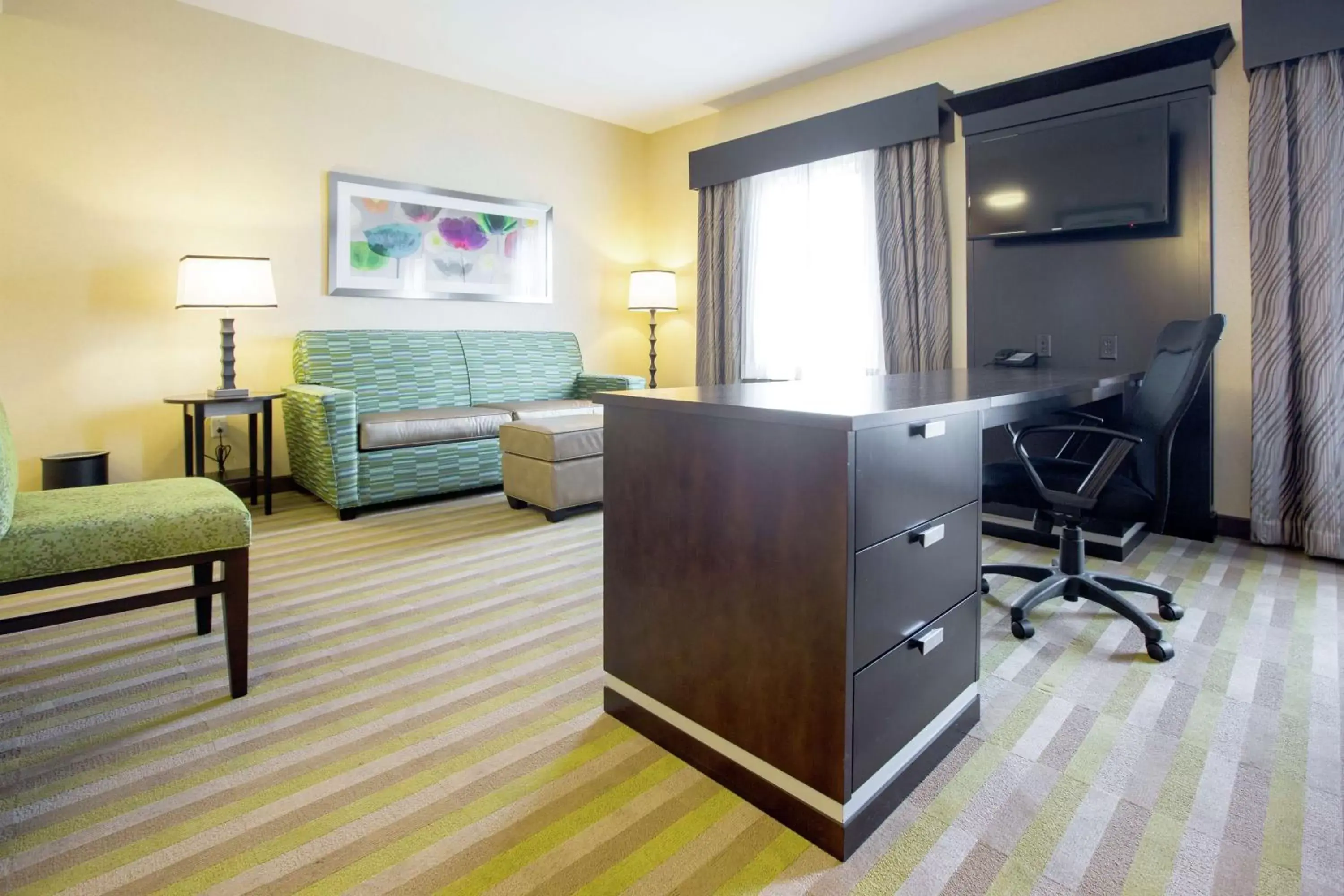 Bedroom, Seating Area in Hampton Inn & Suites Toledo/Westgate