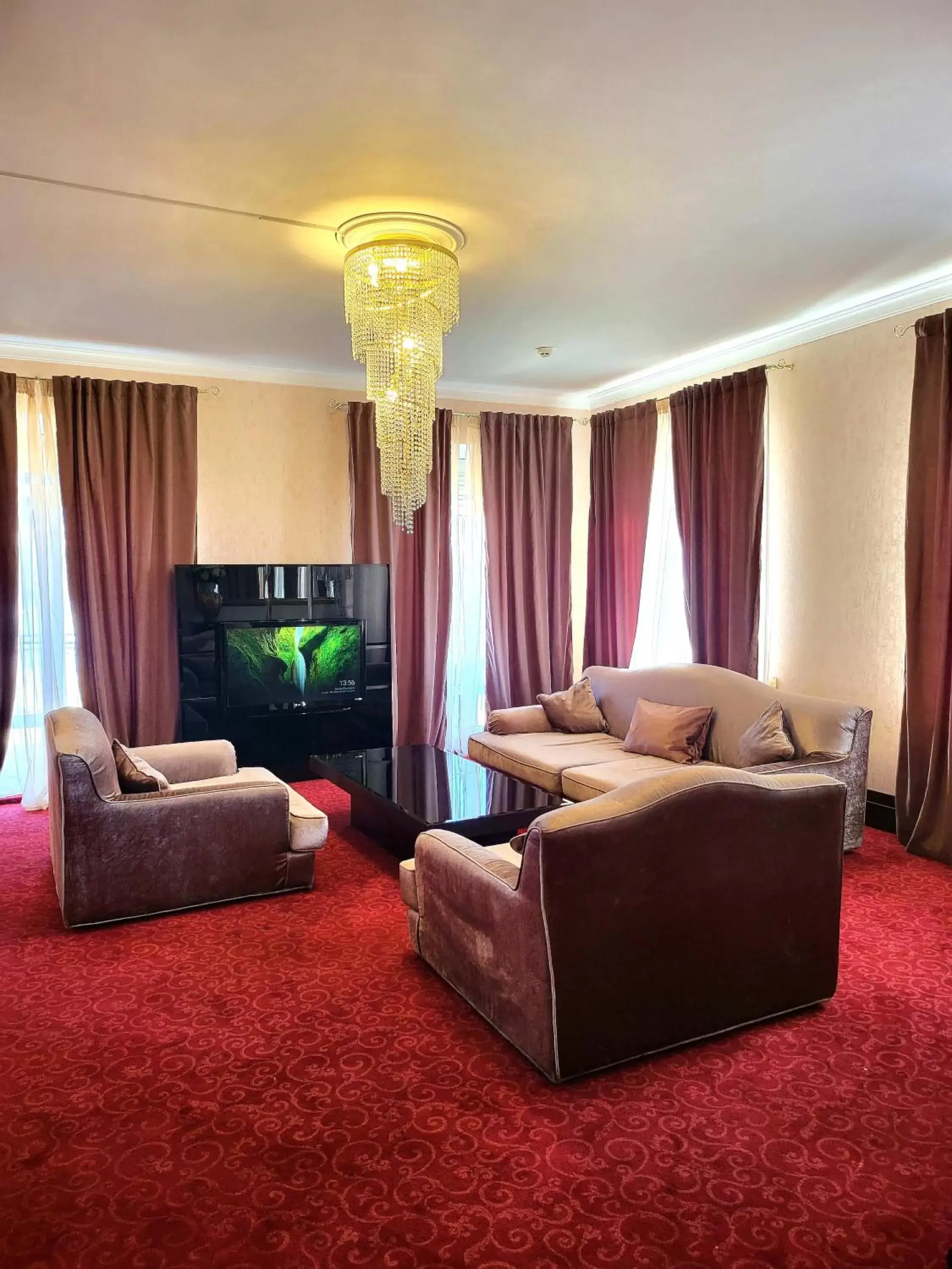 Communal lounge/ TV room, Seating Area in Maxim Pasha Hotel