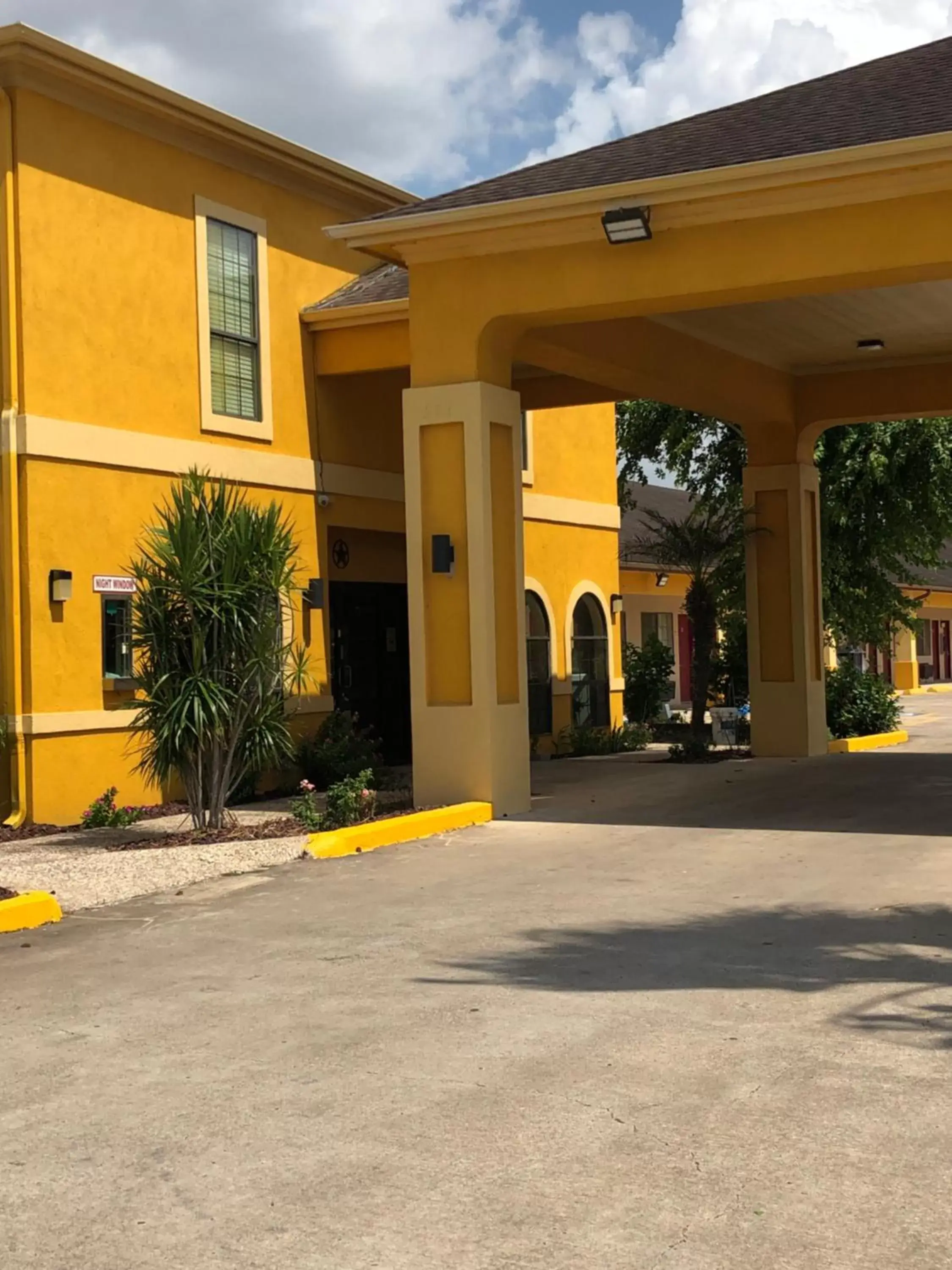 Property Building in Los Fresnos Inn and Suites