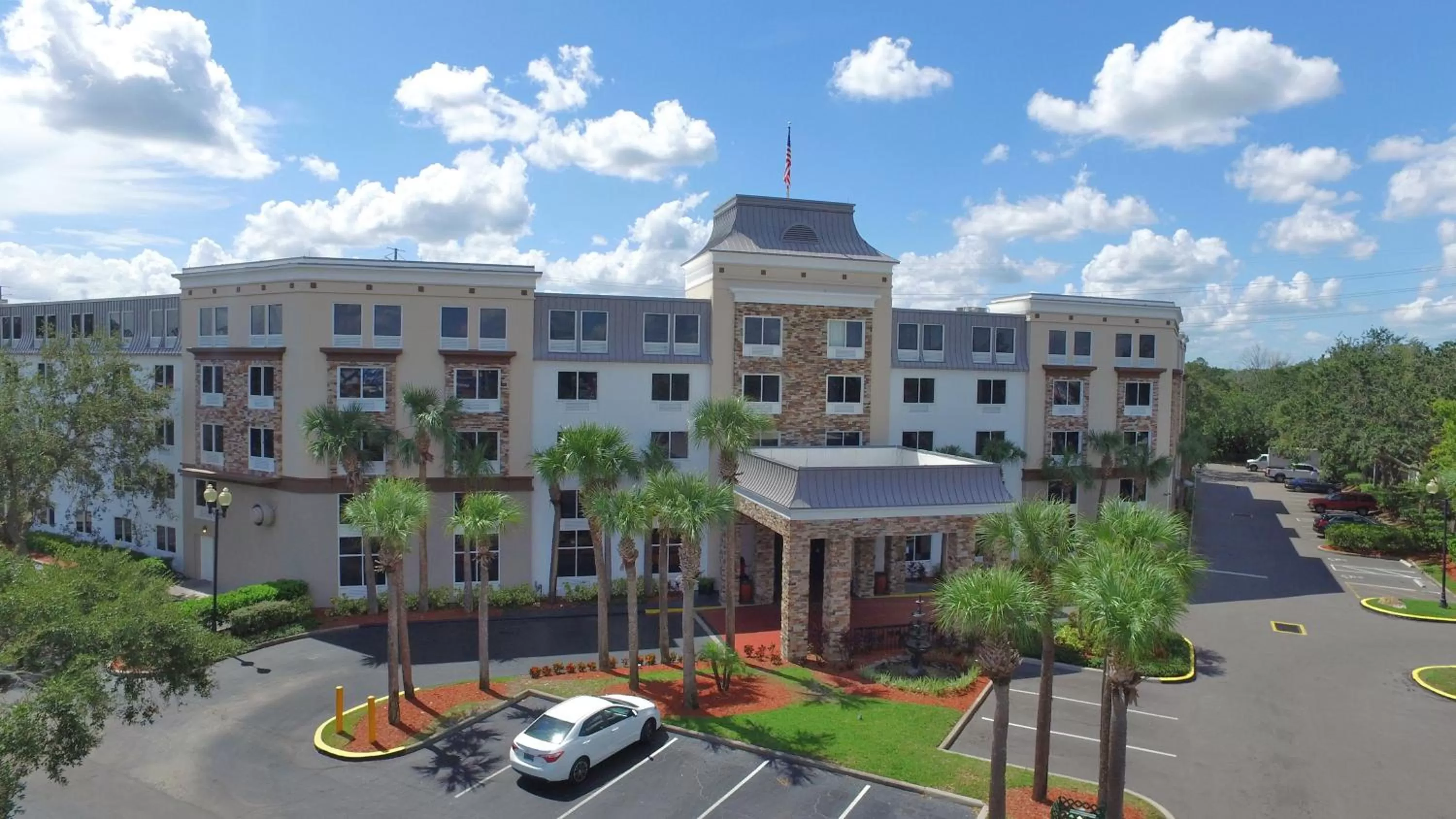 Property building in Staybridge Suites Orlando Royale Parc Suites by IHG