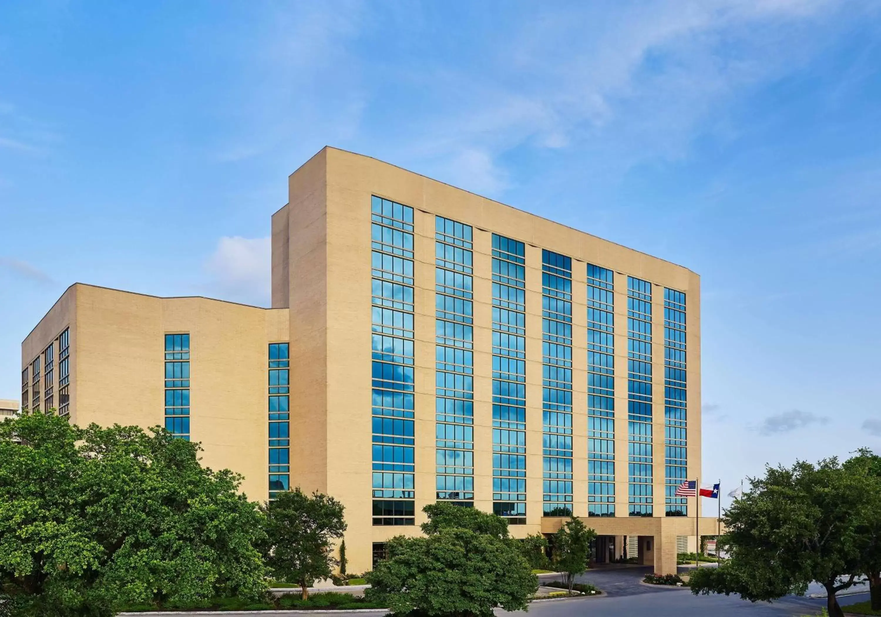 Property Building in DoubleTree by Hilton San Antonio Airport