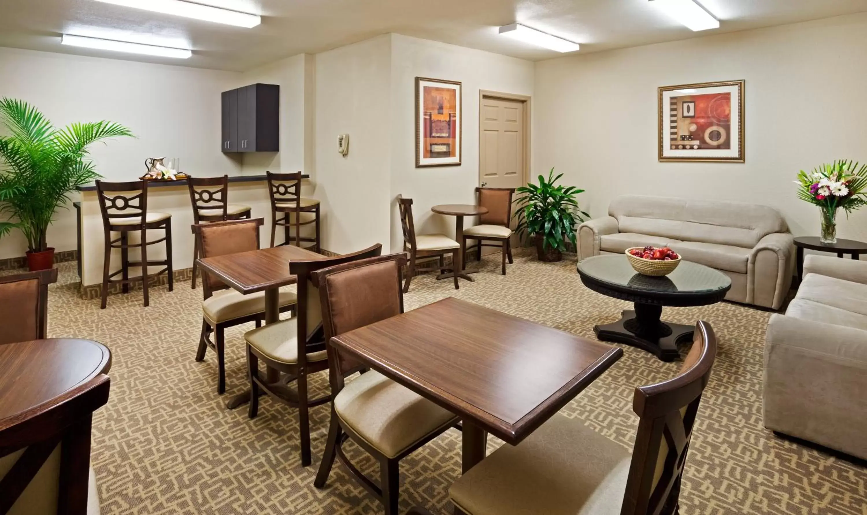 Meeting/conference room, Restaurant/Places to Eat in Holiday Inn Hotel & Suites Beaufort at Highway 21, an IHG Hotel