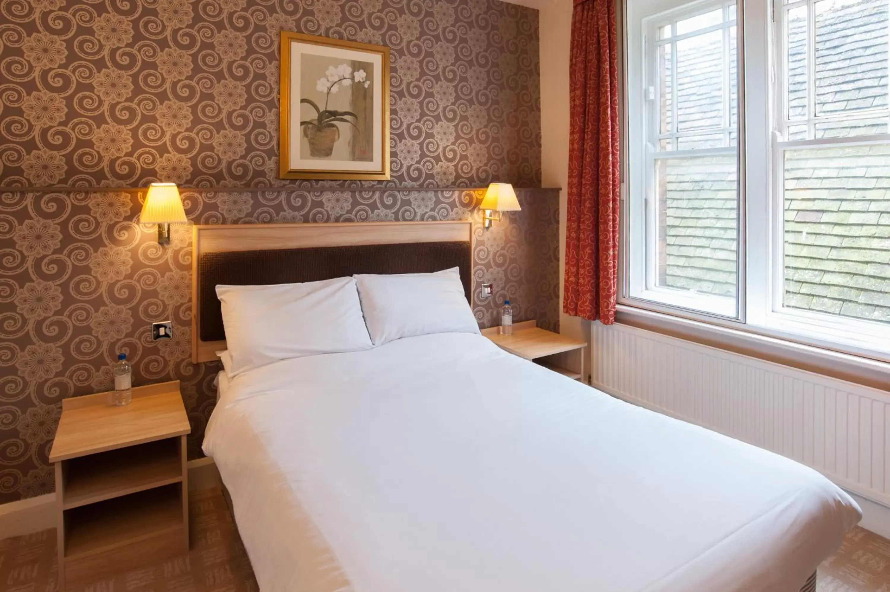 Bedroom, Bed in Original White Hart, Ringwood by Marston's Inns