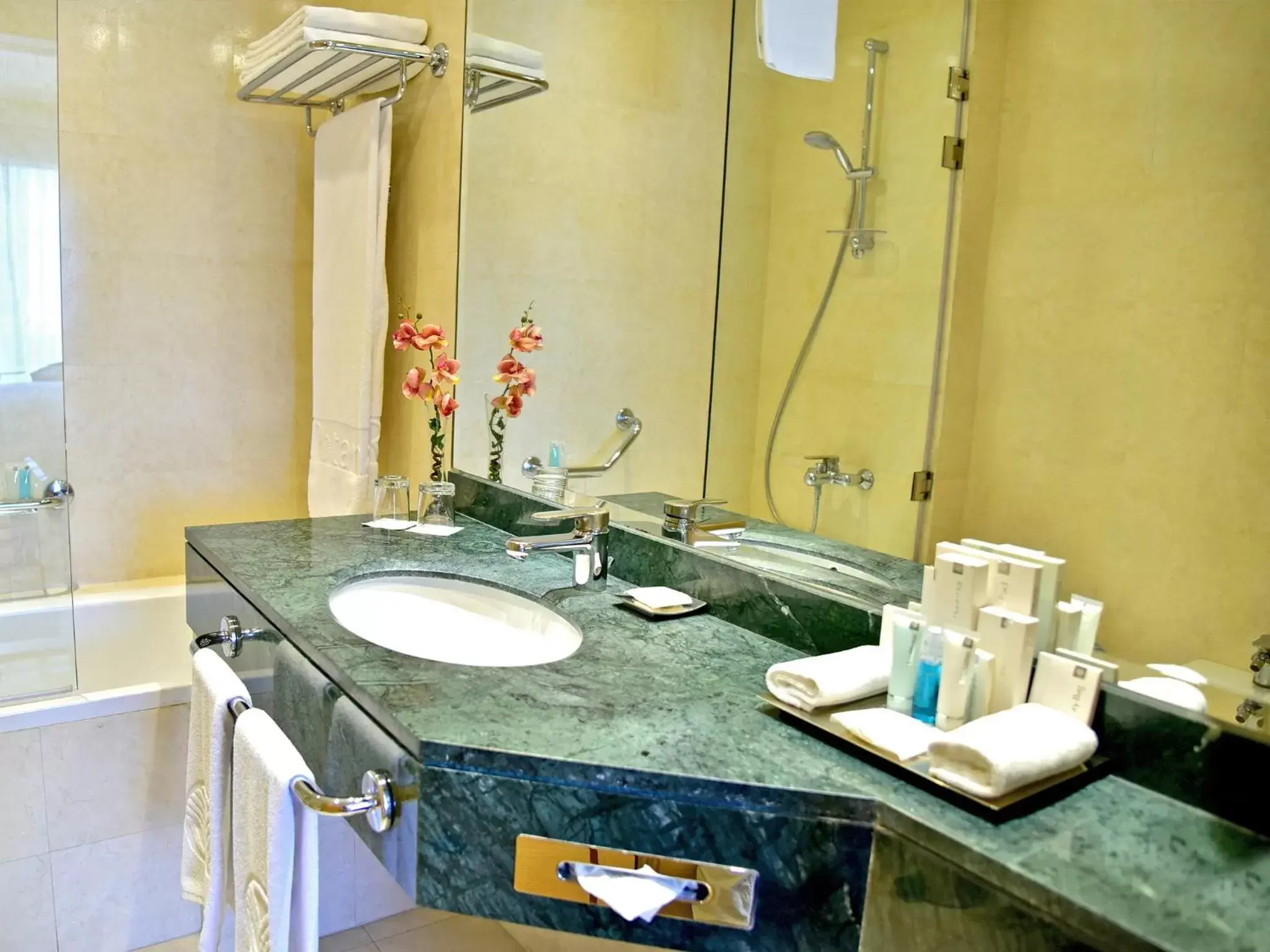 Bathroom in Gefinor Rotana – Beirut