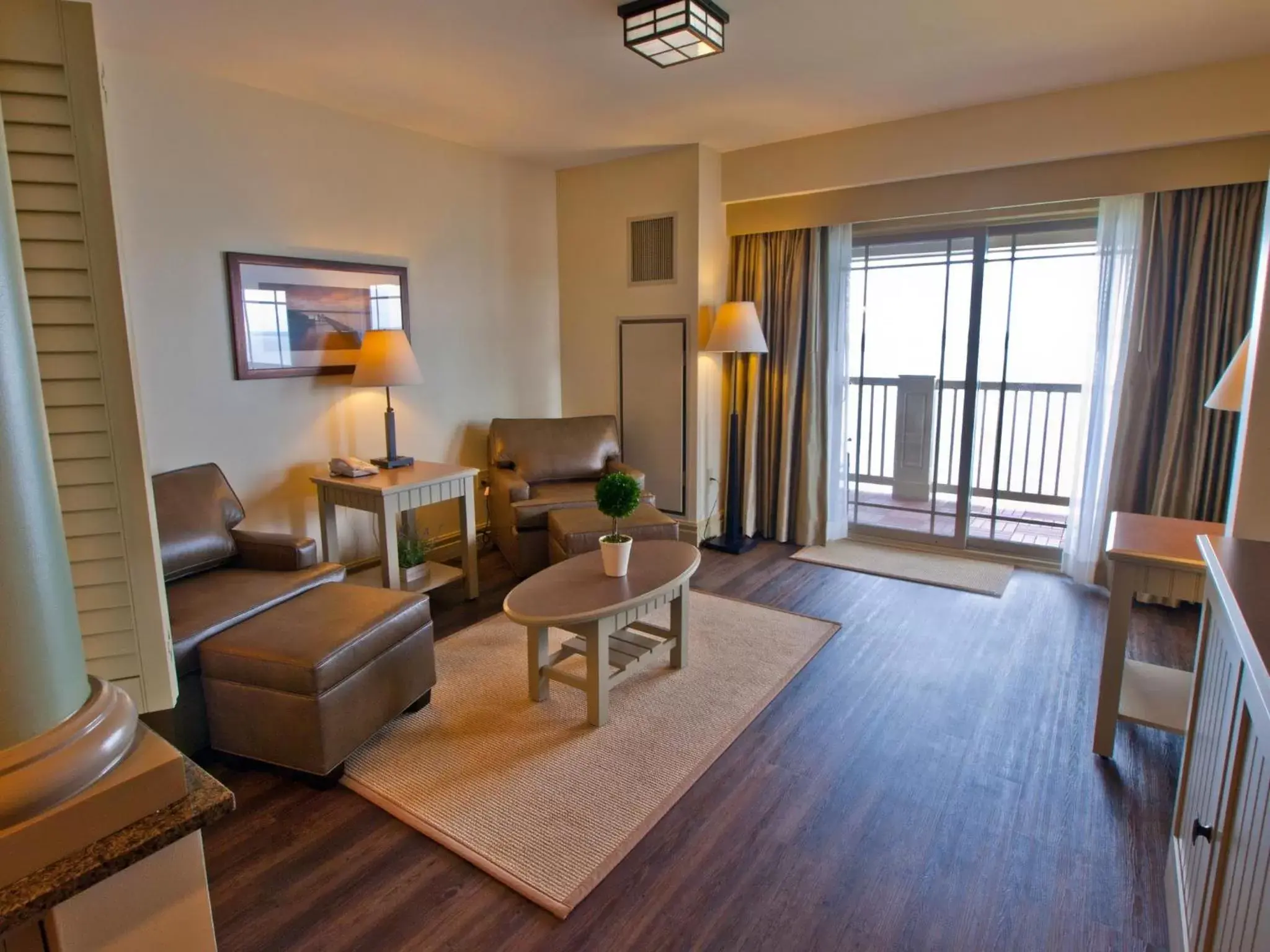 Living room, Seating Area in 1000 Islands Harbor Hotel