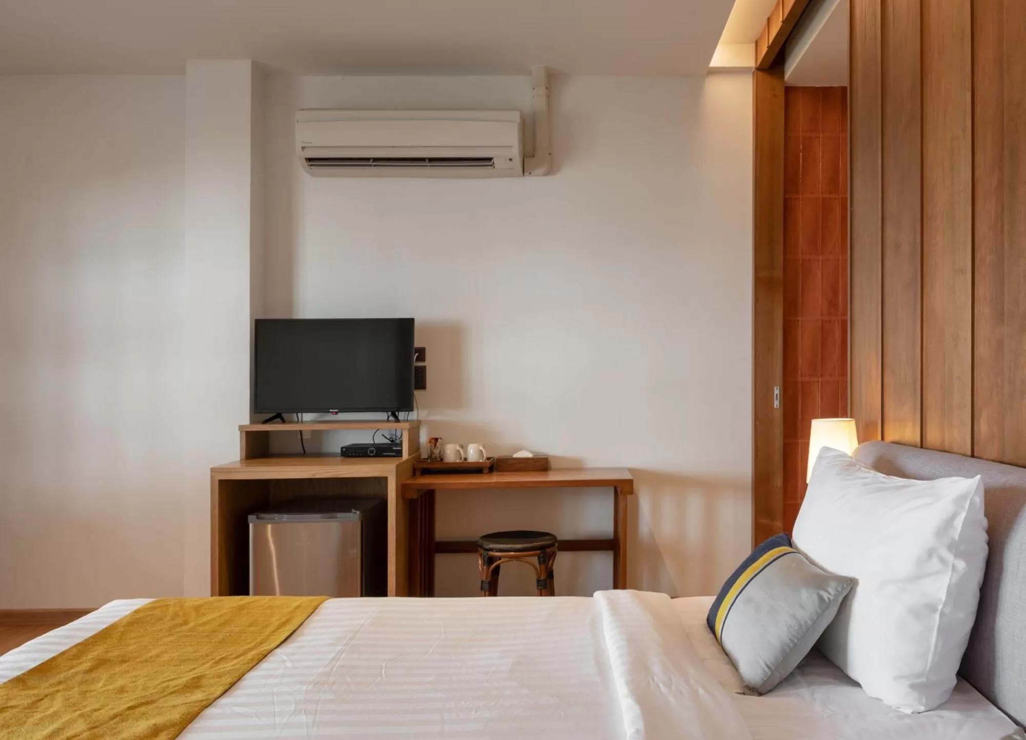 Property building, Bed in Ban Saithong Beach Resort