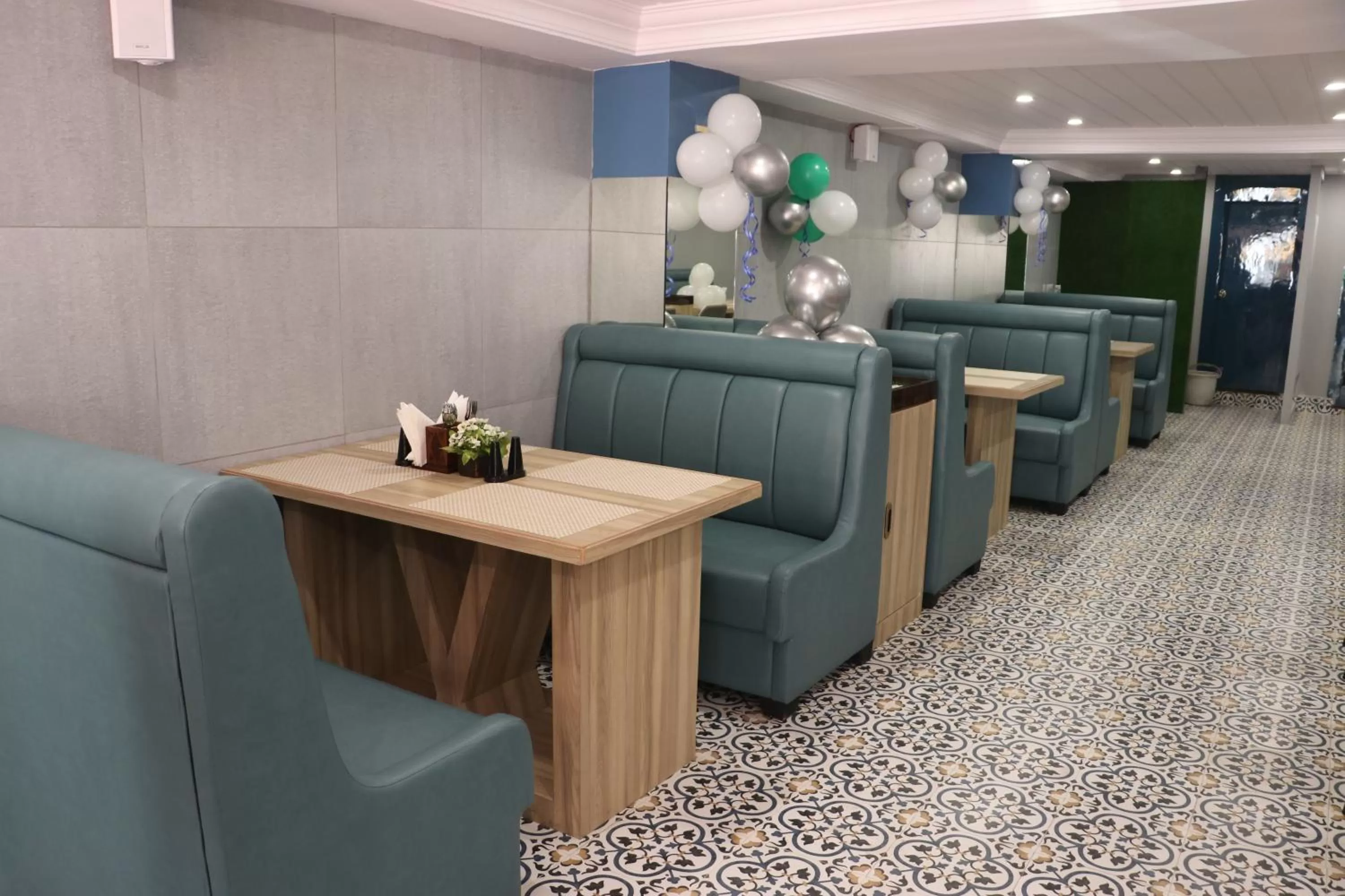 Restaurant/places to eat in Hotel Grand Residency