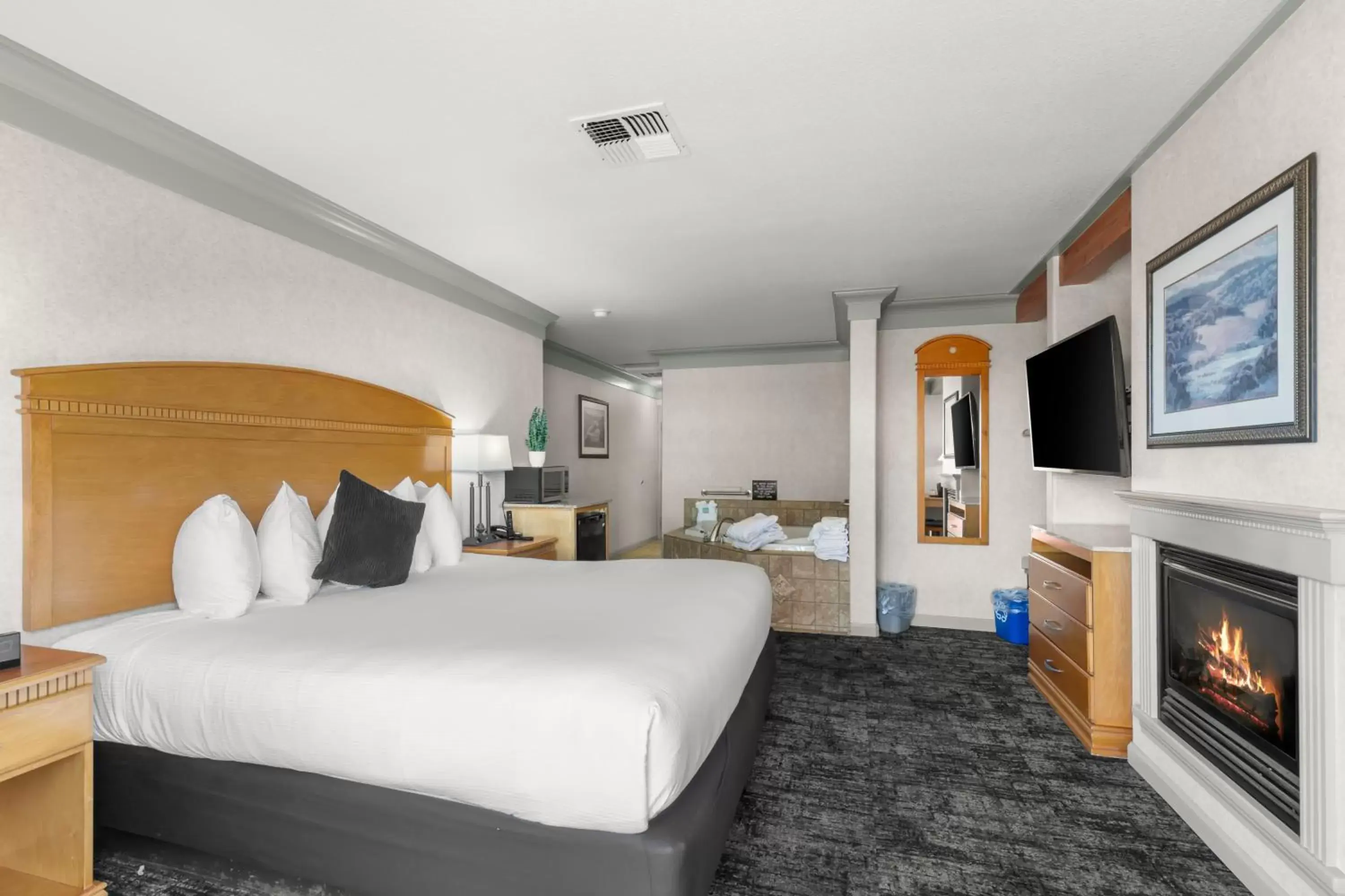 Bedroom, Bed in Beachcomber Motel