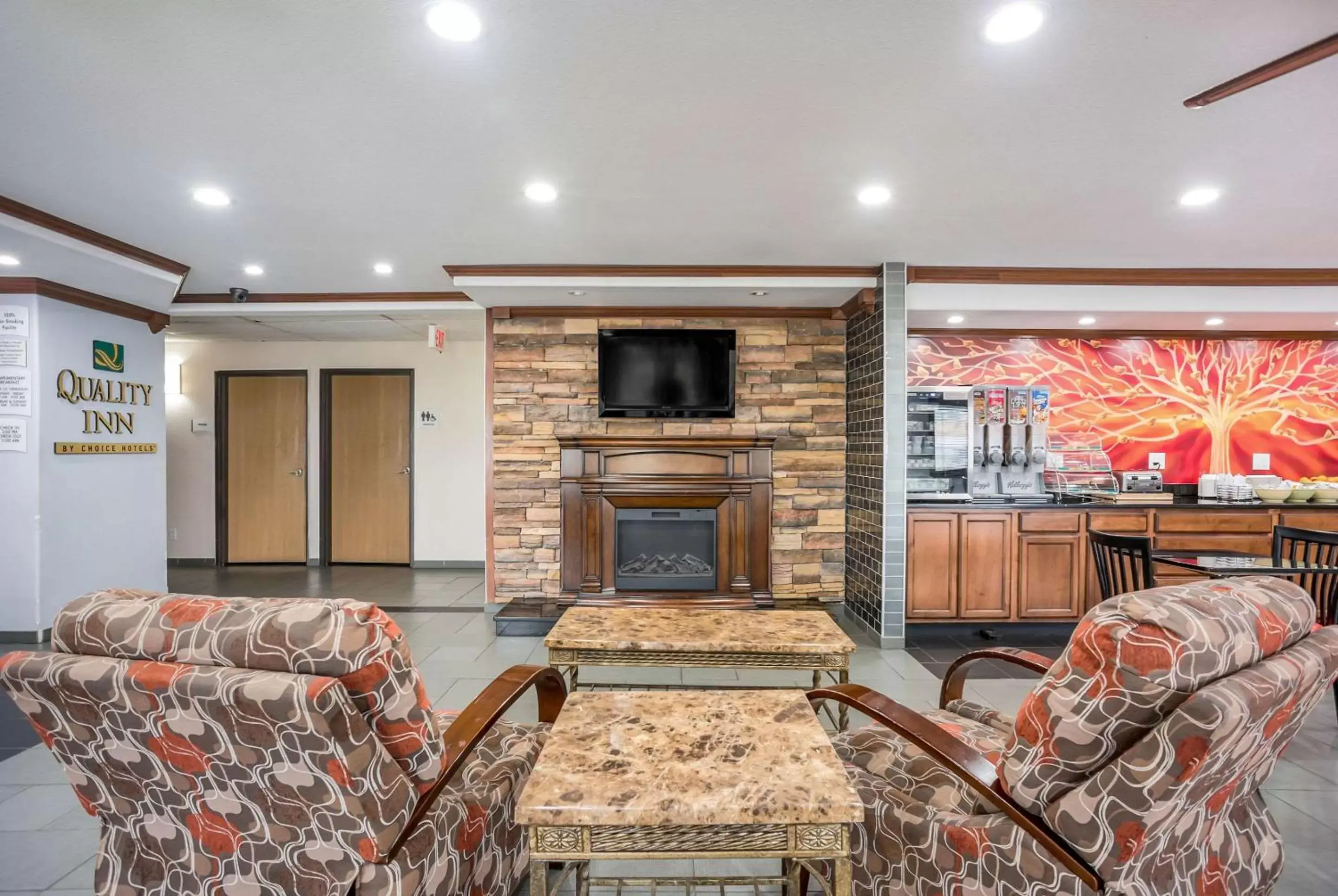 Lobby or reception, Seating Area in Quality Inn Cedar Rapids South