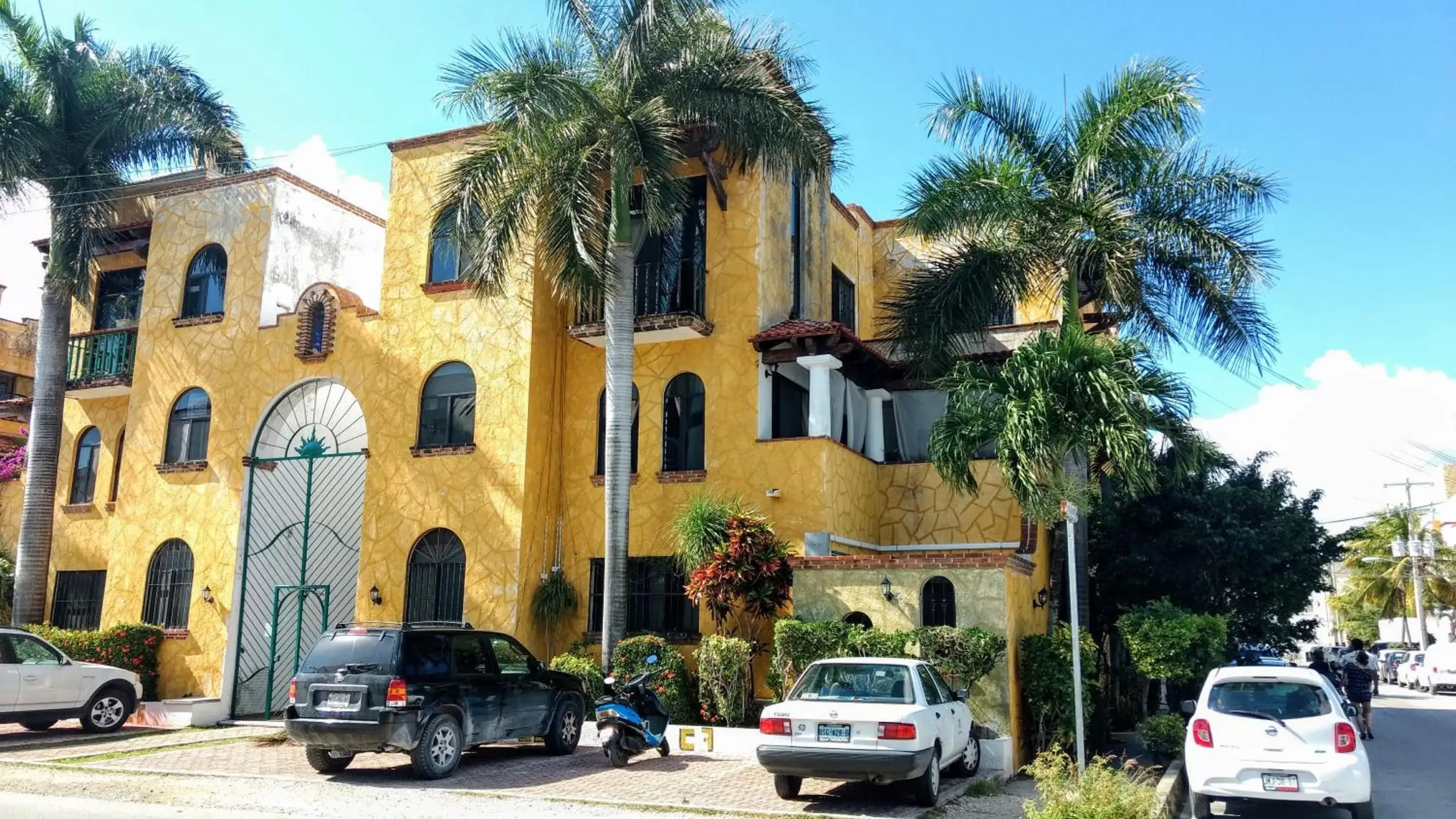 Facade/entrance, Property Building in Maya Vacanze Playa Alegria