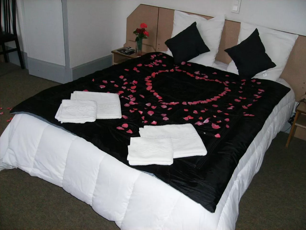 Bed in Hôtel Pedussaut