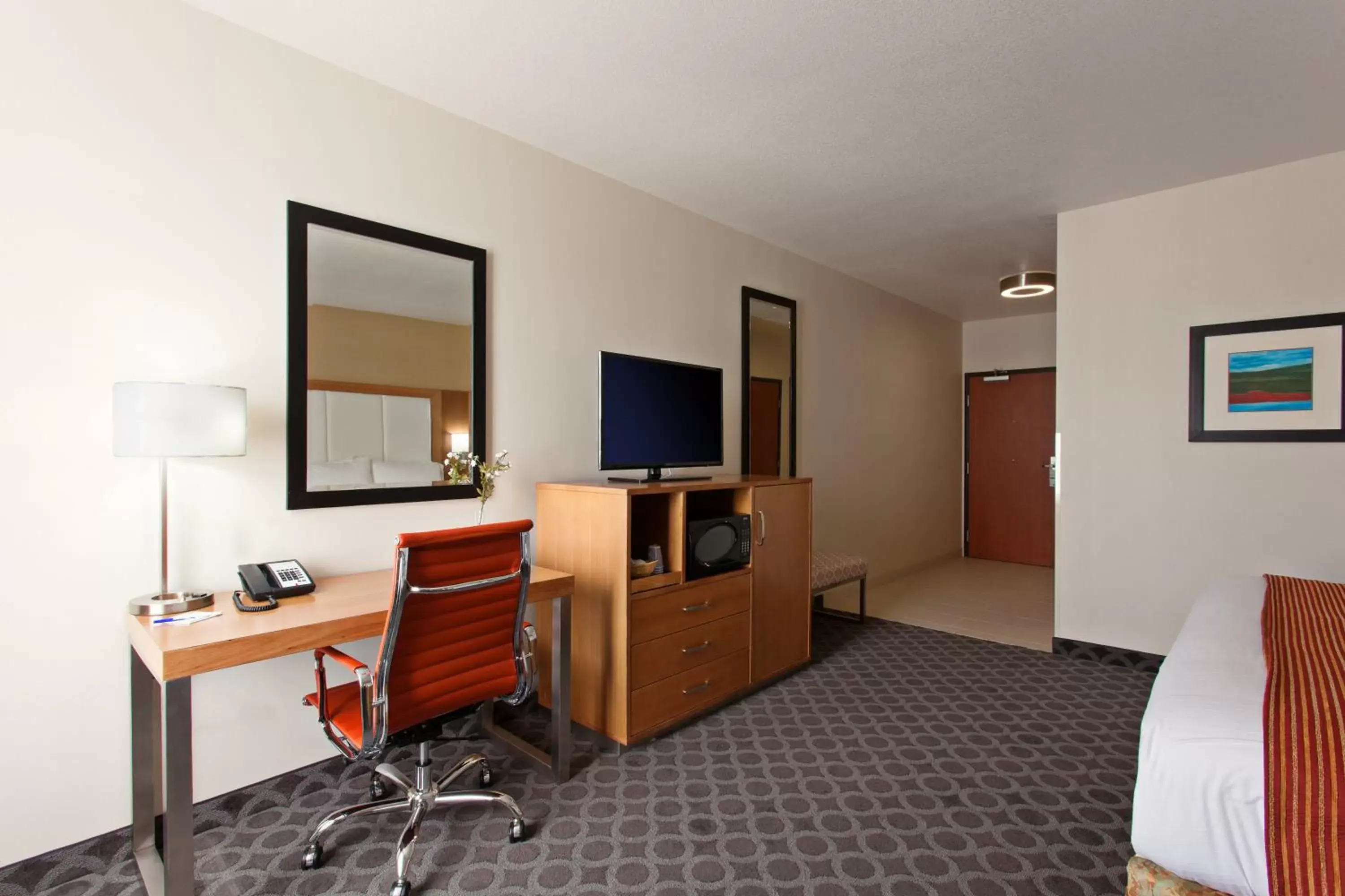 Photo of the whole room, TV/Entertainment Center in Holiday Inn Express North Hollywood - Burbank Area, an IHG Hotel