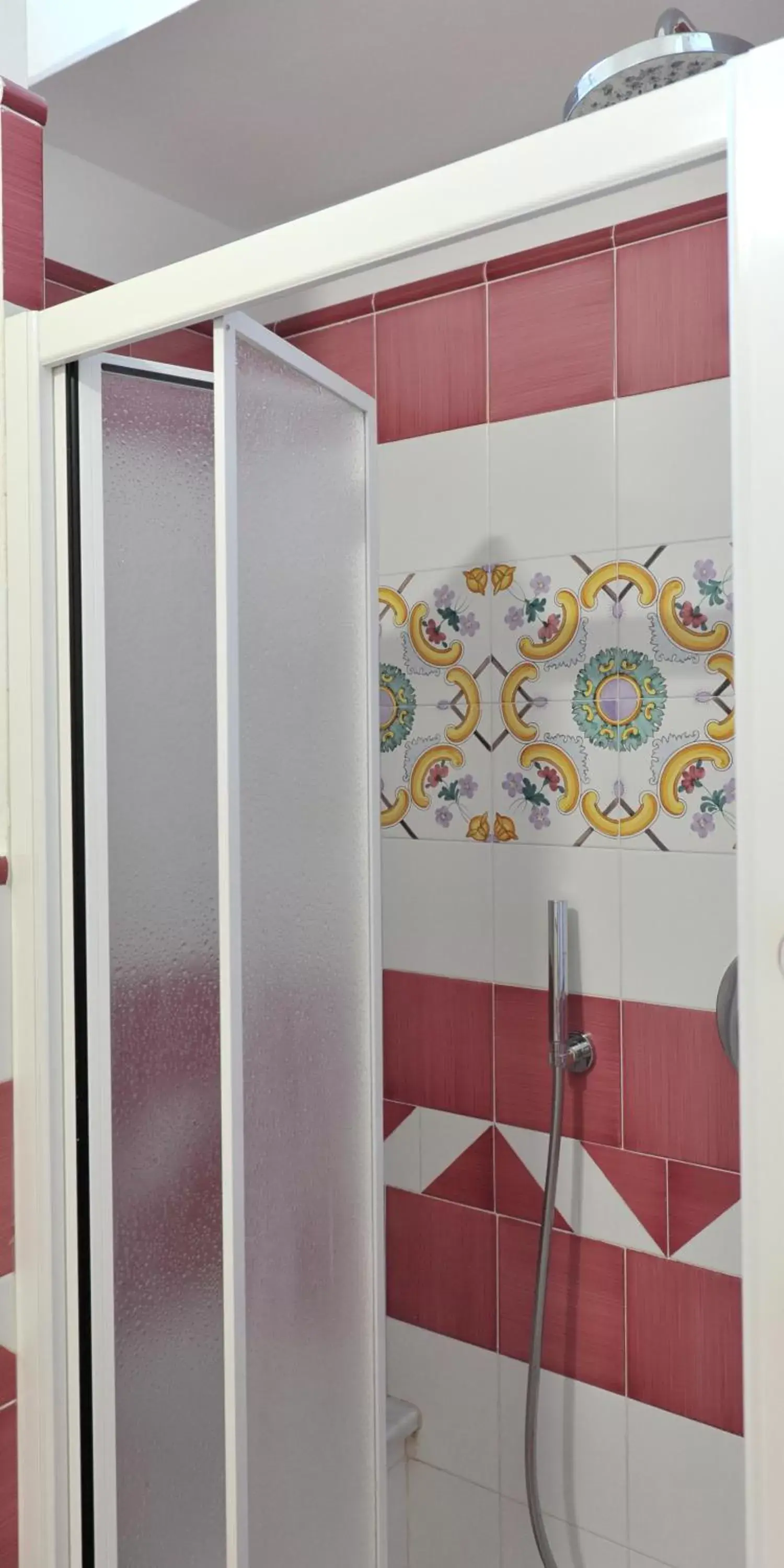 Shower, Bathroom in Hotel Santa Lucia
