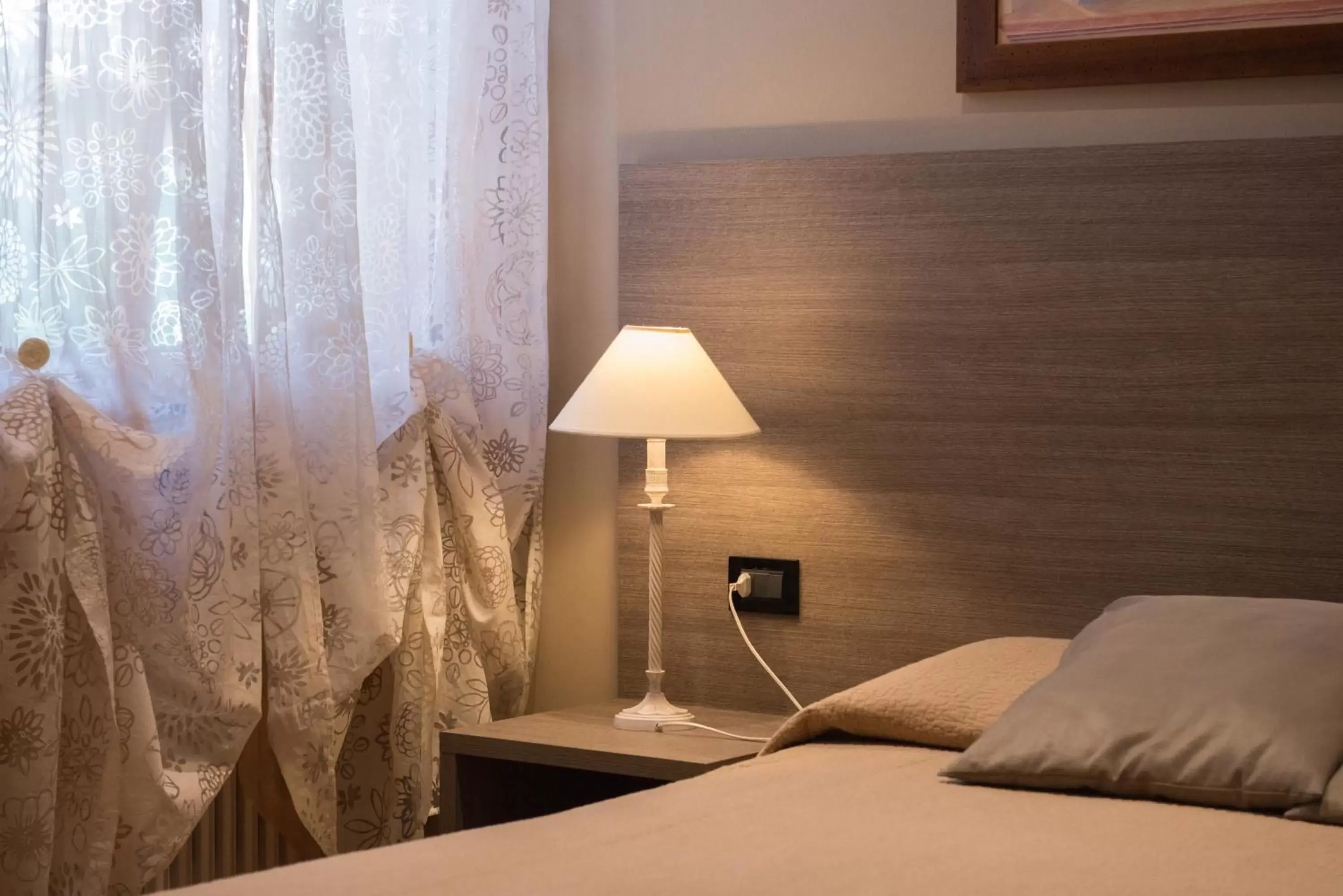 Day, Bed in Albergo Grappolo D'oro