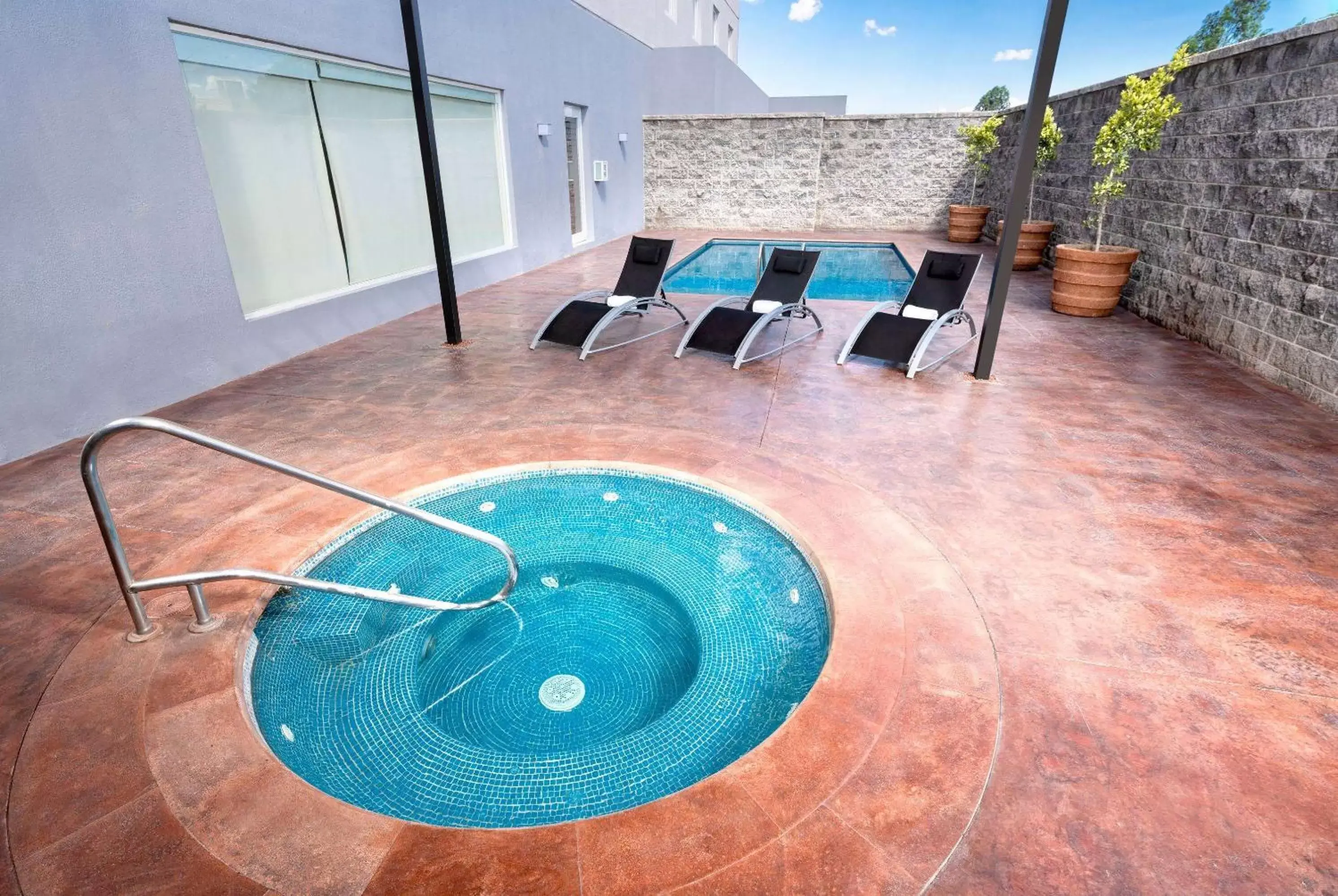 Hot Tub, Swimming Pool in La Quinta by Wyndham San Luis Potosi
