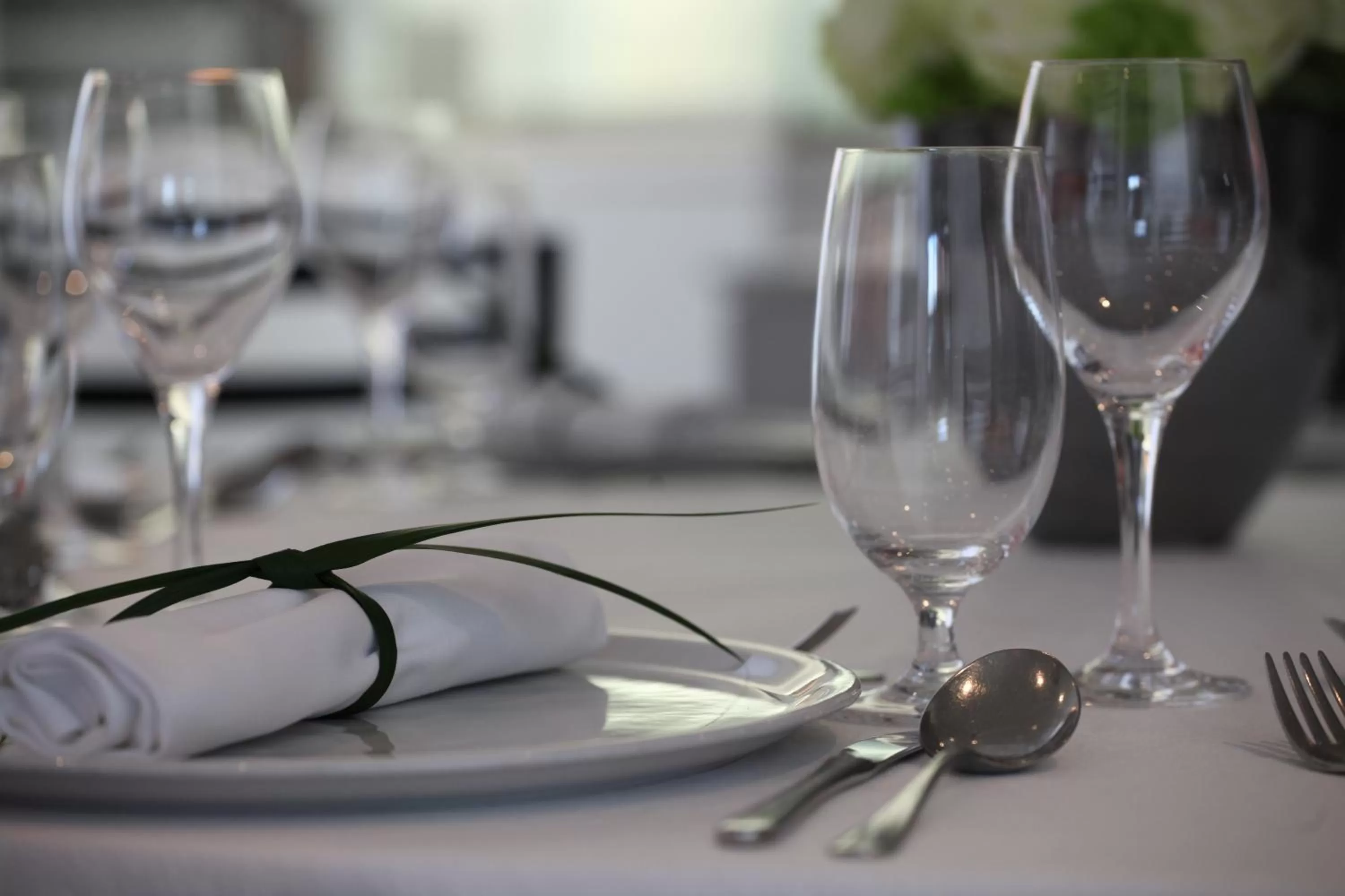 Restaurant/places to eat in M Hotel