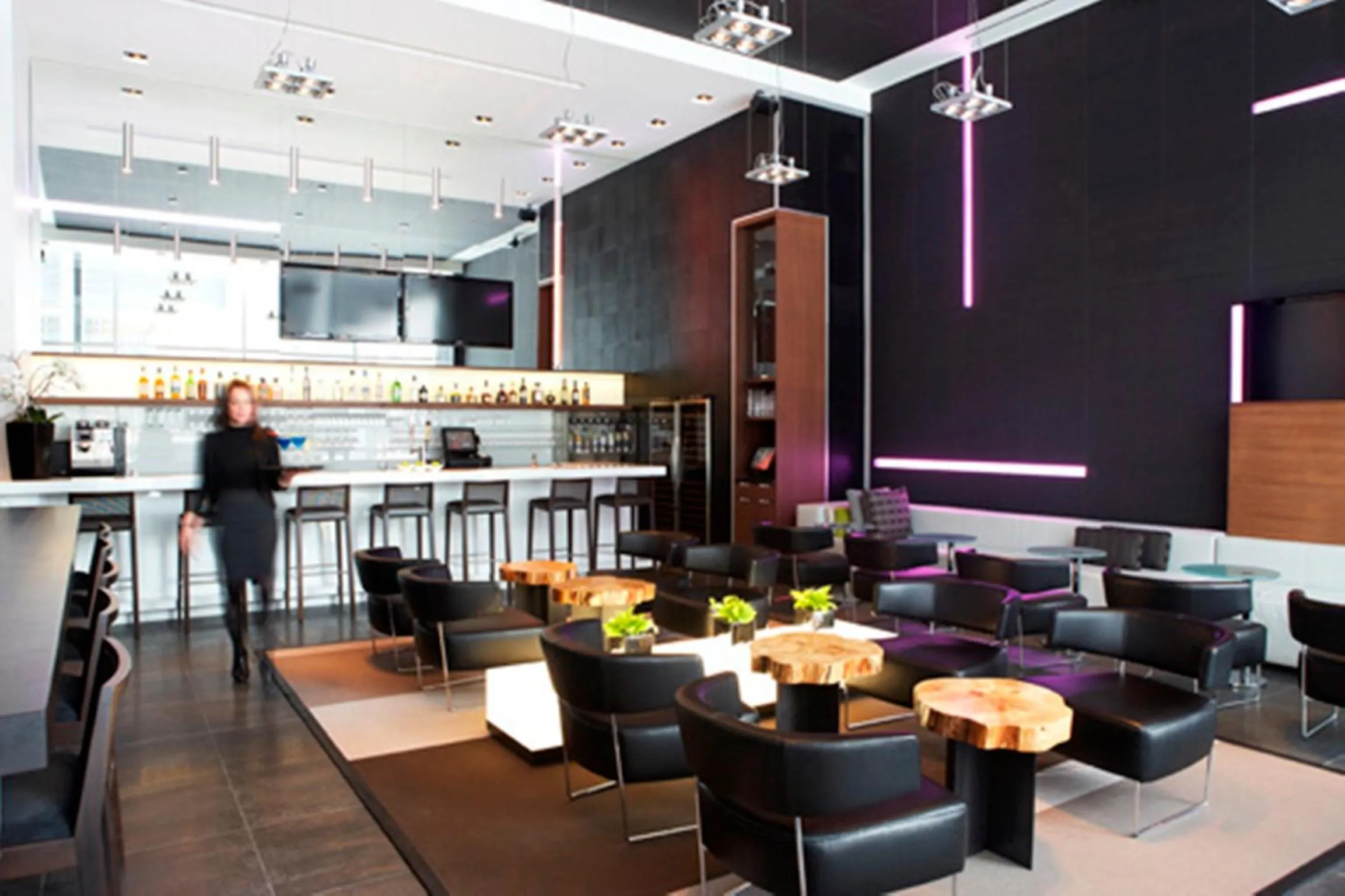 Lounge or bar in Le Germain Hotel Maple Leaf Square