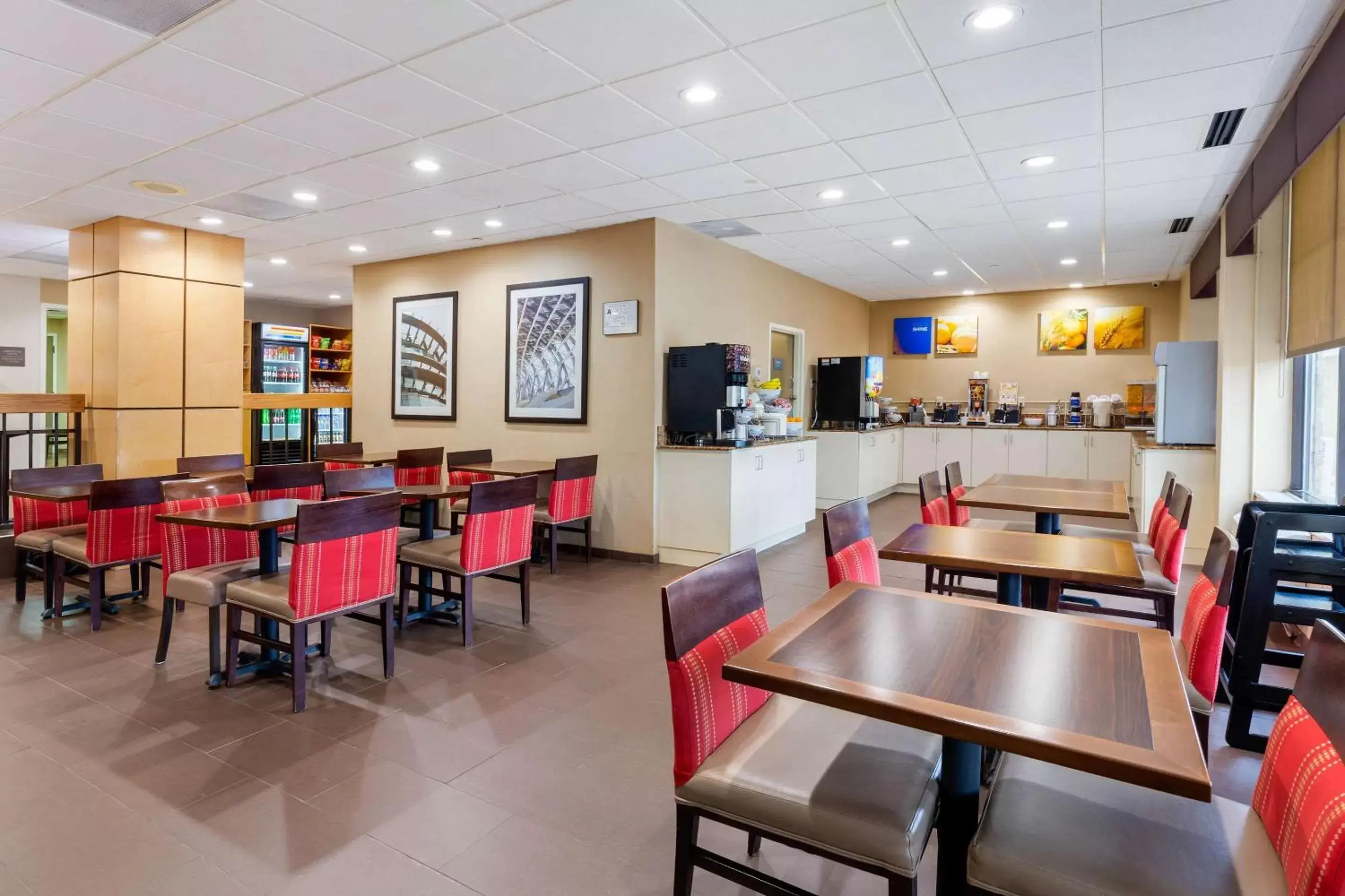 Restaurant/Places to Eat in Comfort Inn & Suites Durham near Duke University