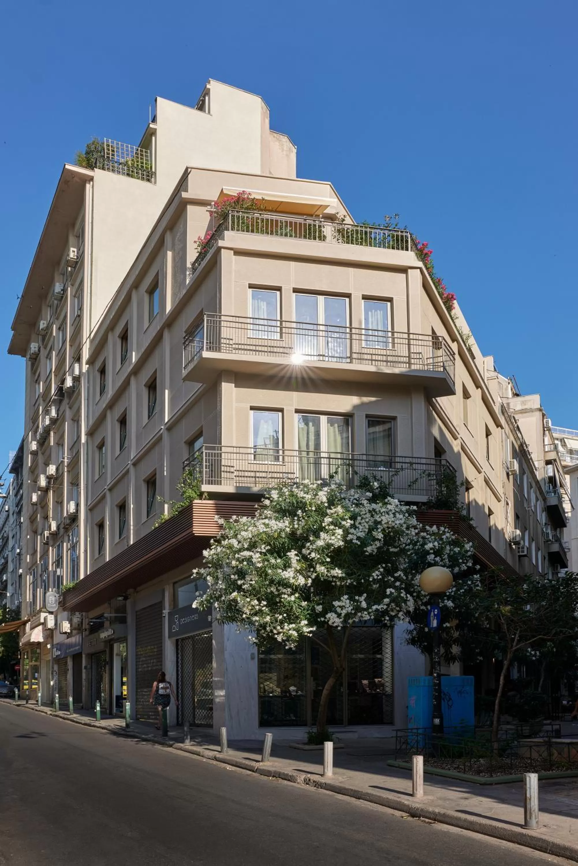 DWELL - Elegant City Stay