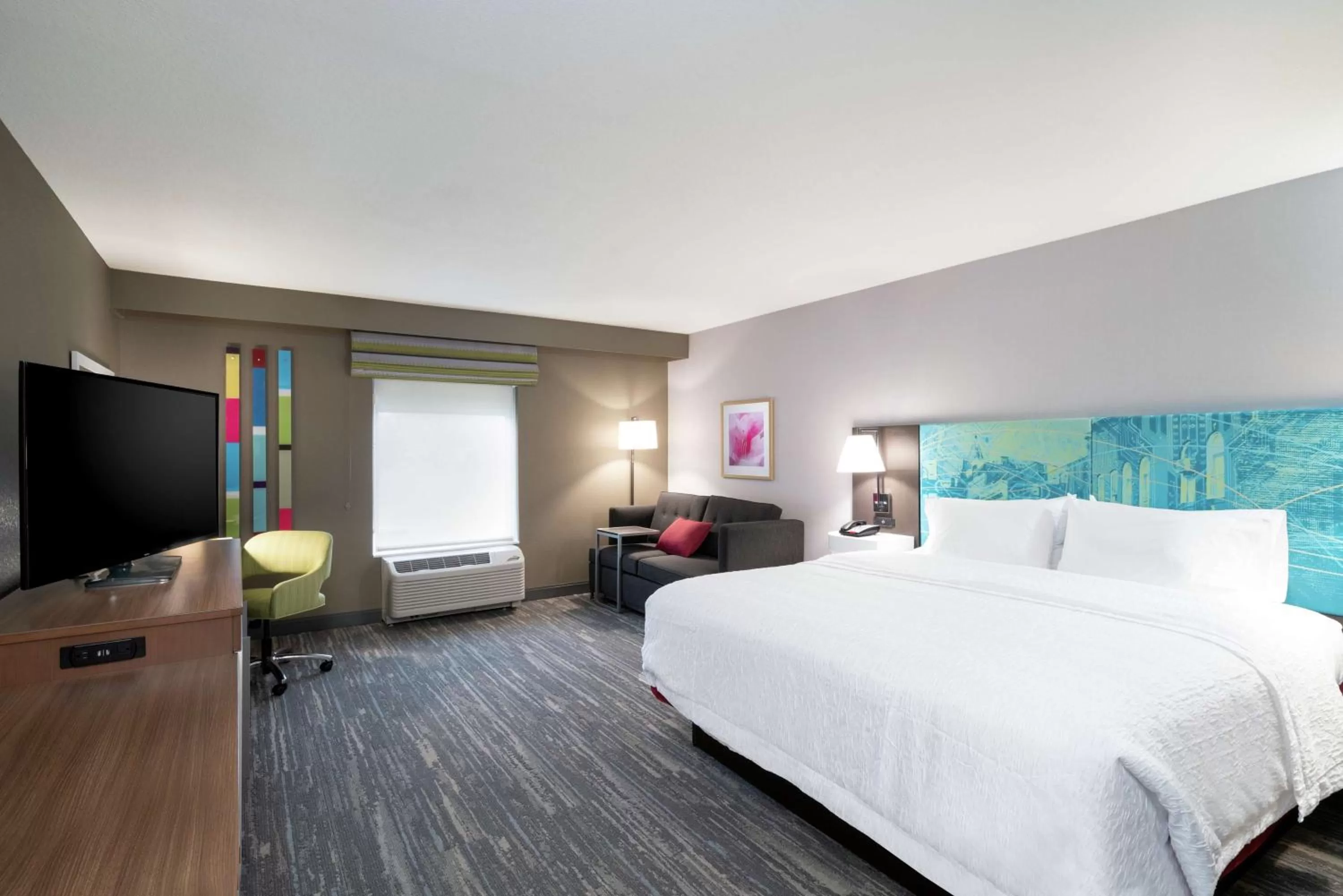 Bedroom, Bed in Hampton Inn Weston, WV