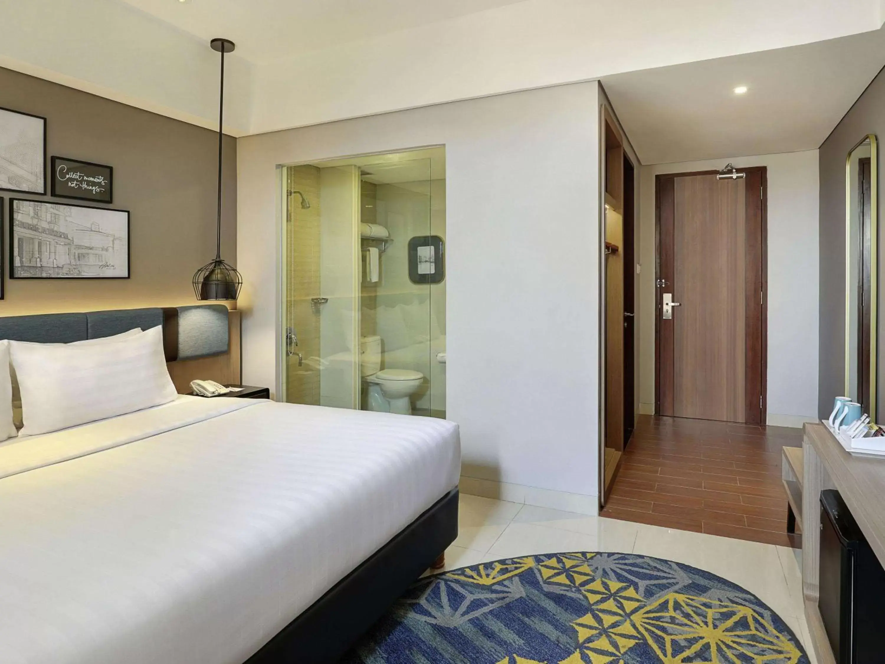 Photo of the whole room, Bed in Mercure Bandung Nexa Supratman