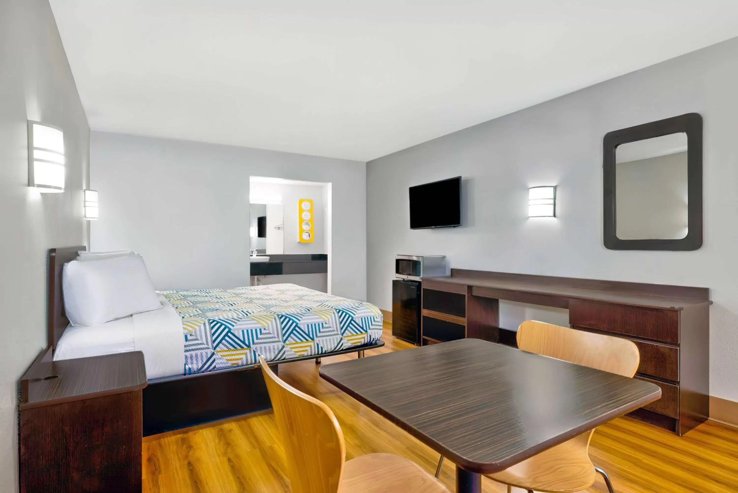 Bedroom, Bed in Motel 6-Plano, TX - Plano Northeast