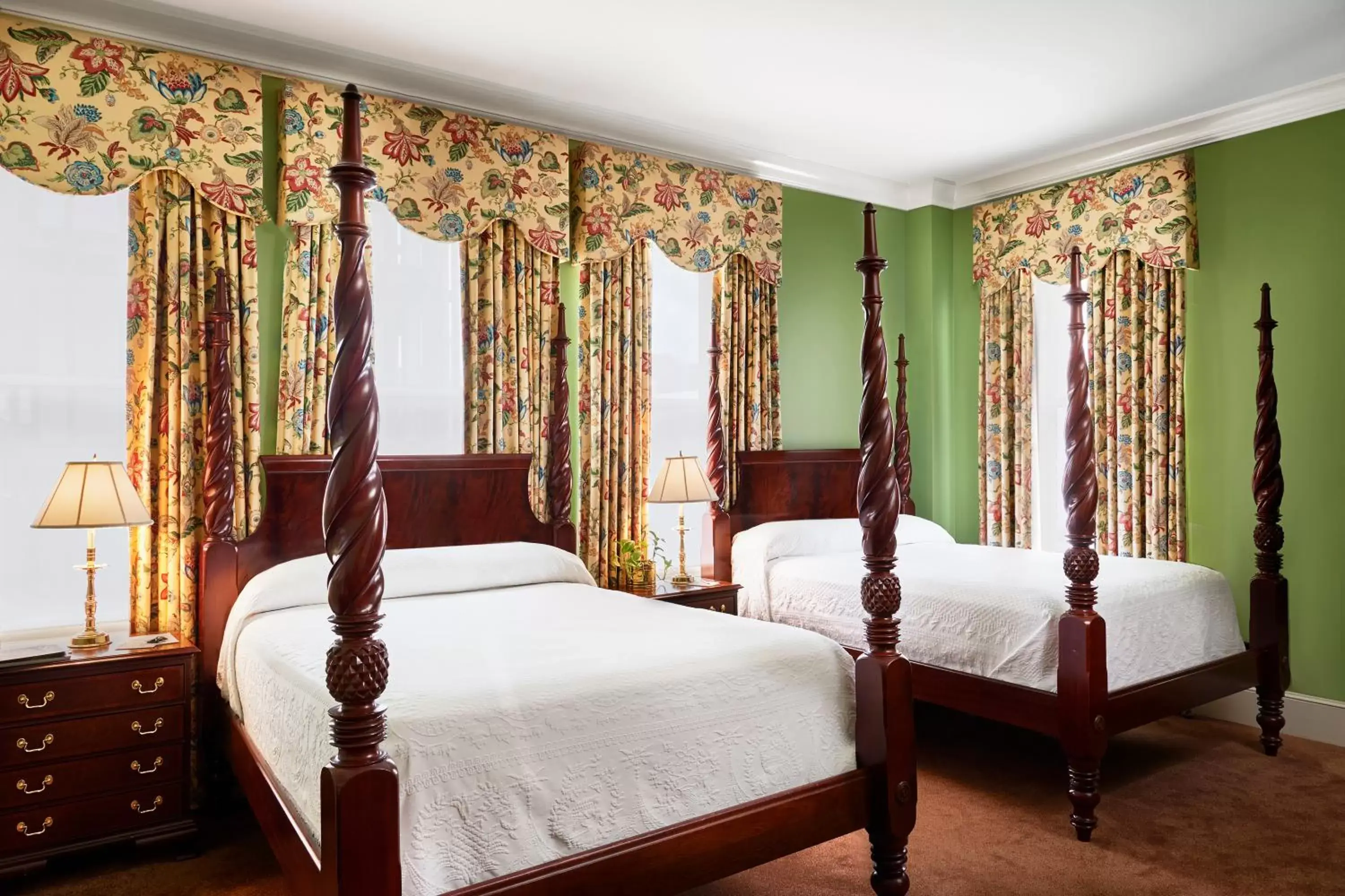 Photo of the whole room, Bed in Planters Inn on Reynolds Square