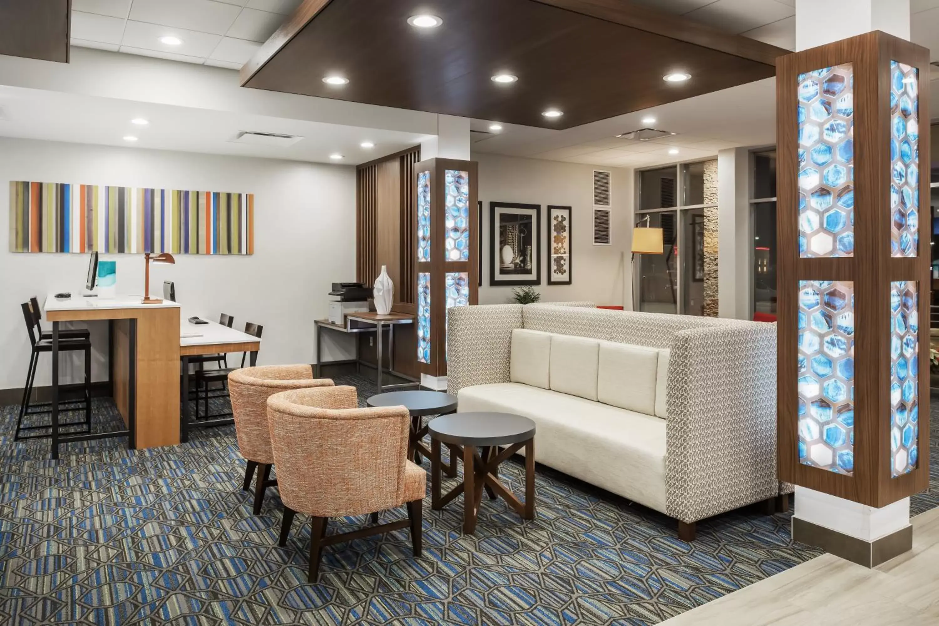 Lobby or reception in Holiday Inn Express & Suites West Plains Southwest, an IHG Hotel