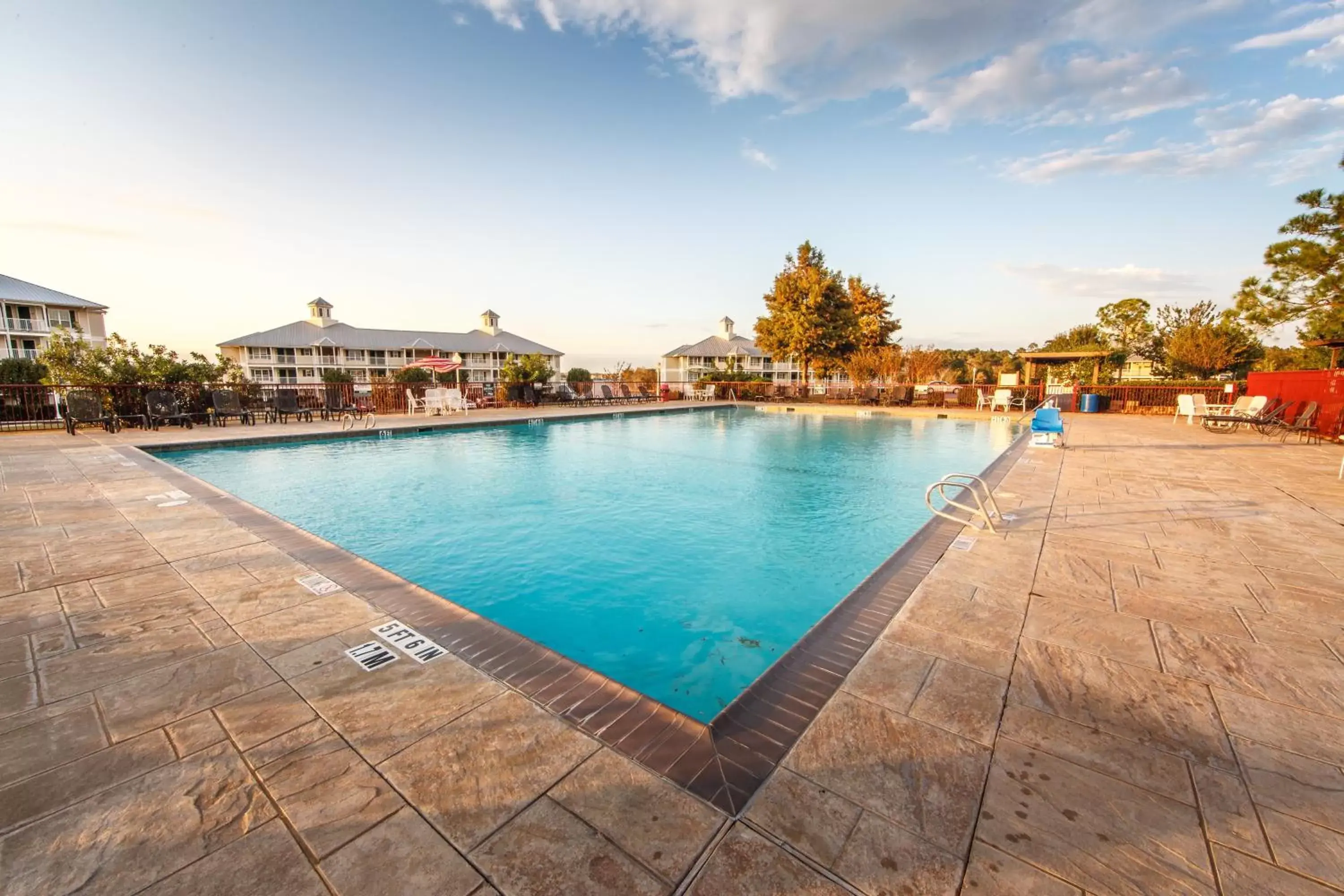 Swimming Pool in Holiday Inn Club Vacations Piney Shores Resort at Lake Conroe