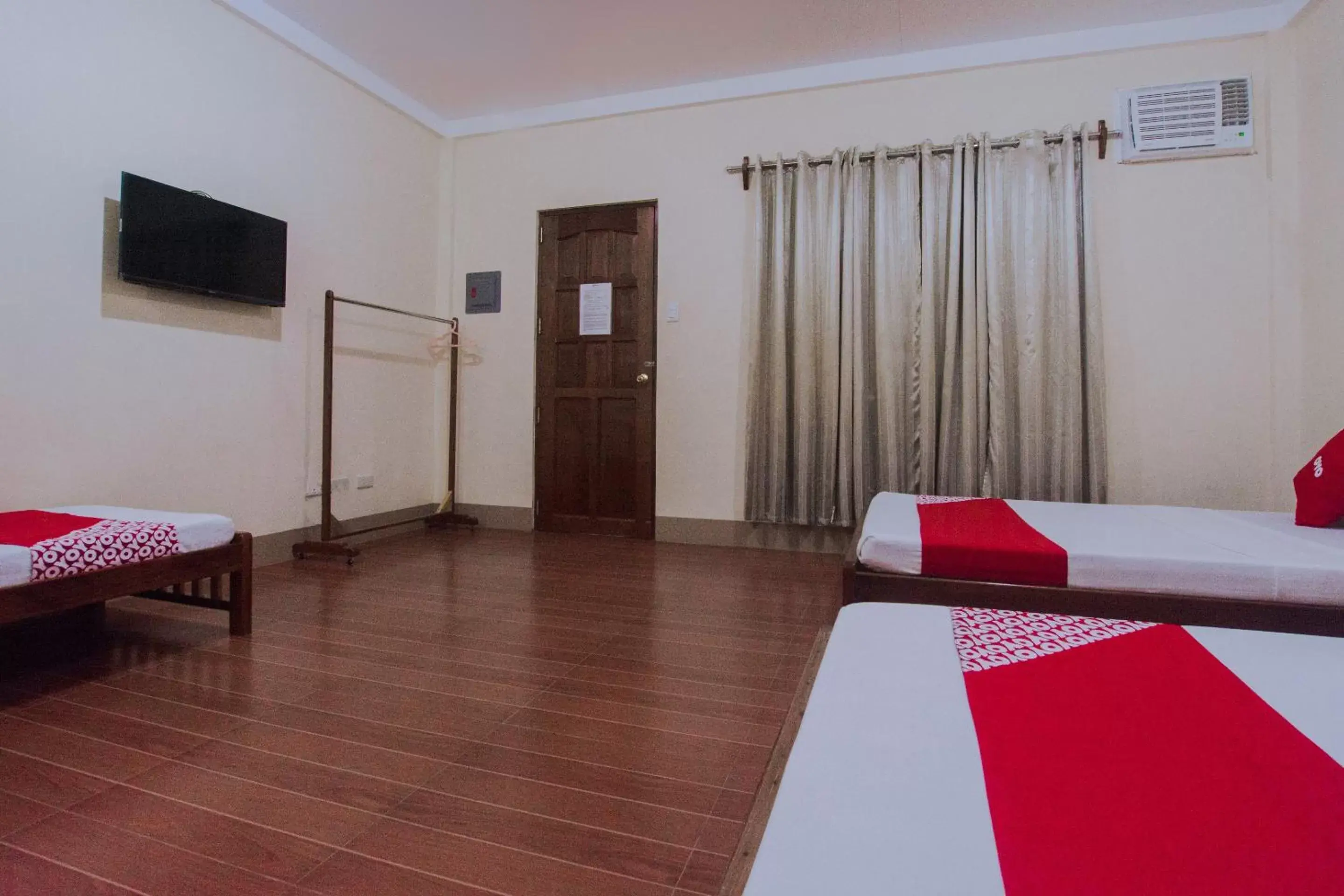 Photo of the whole room, Bed in OYO 658 Roccksar Pension