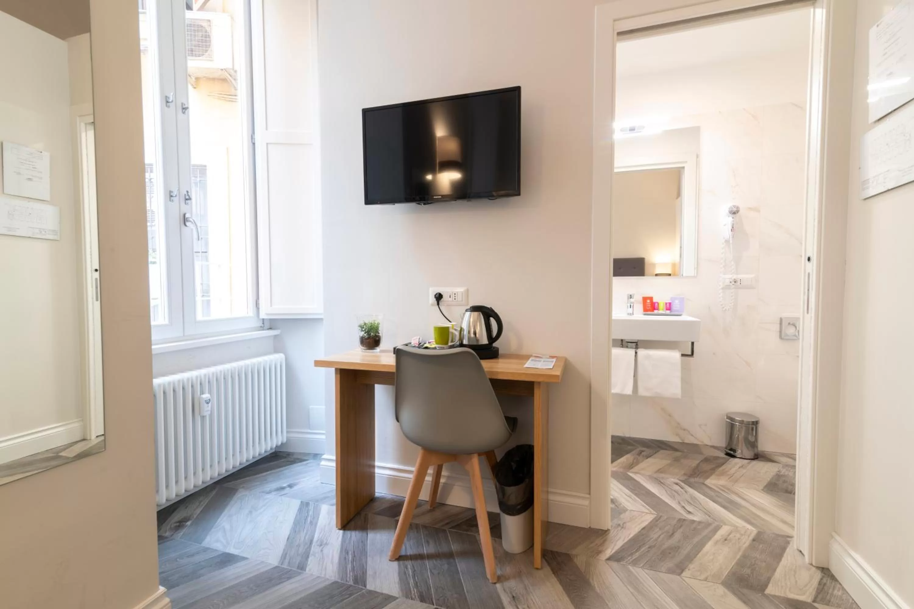 Coffee/tea facilities in Eccelso Hotel