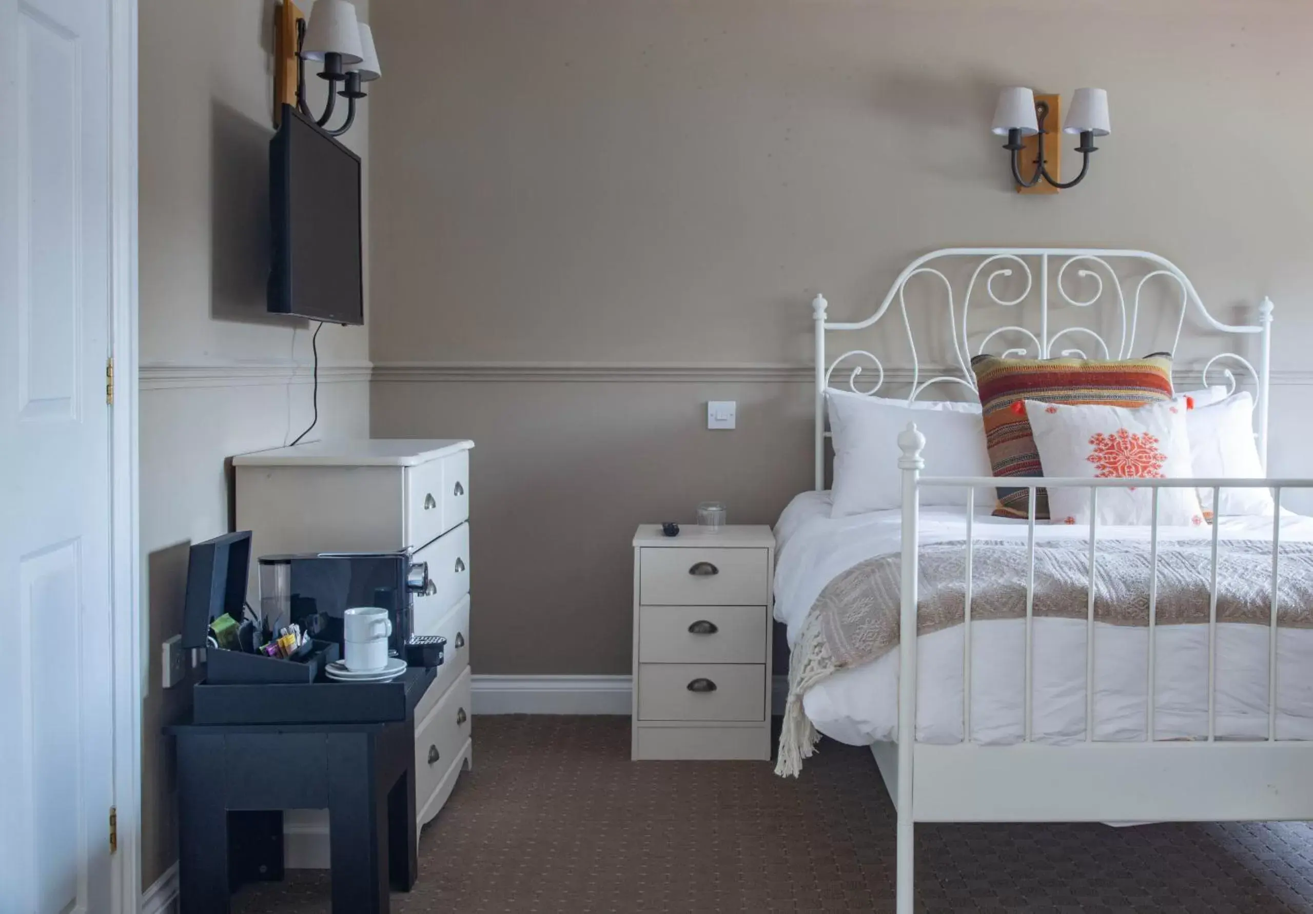 Bedroom in The Cricketers Inn