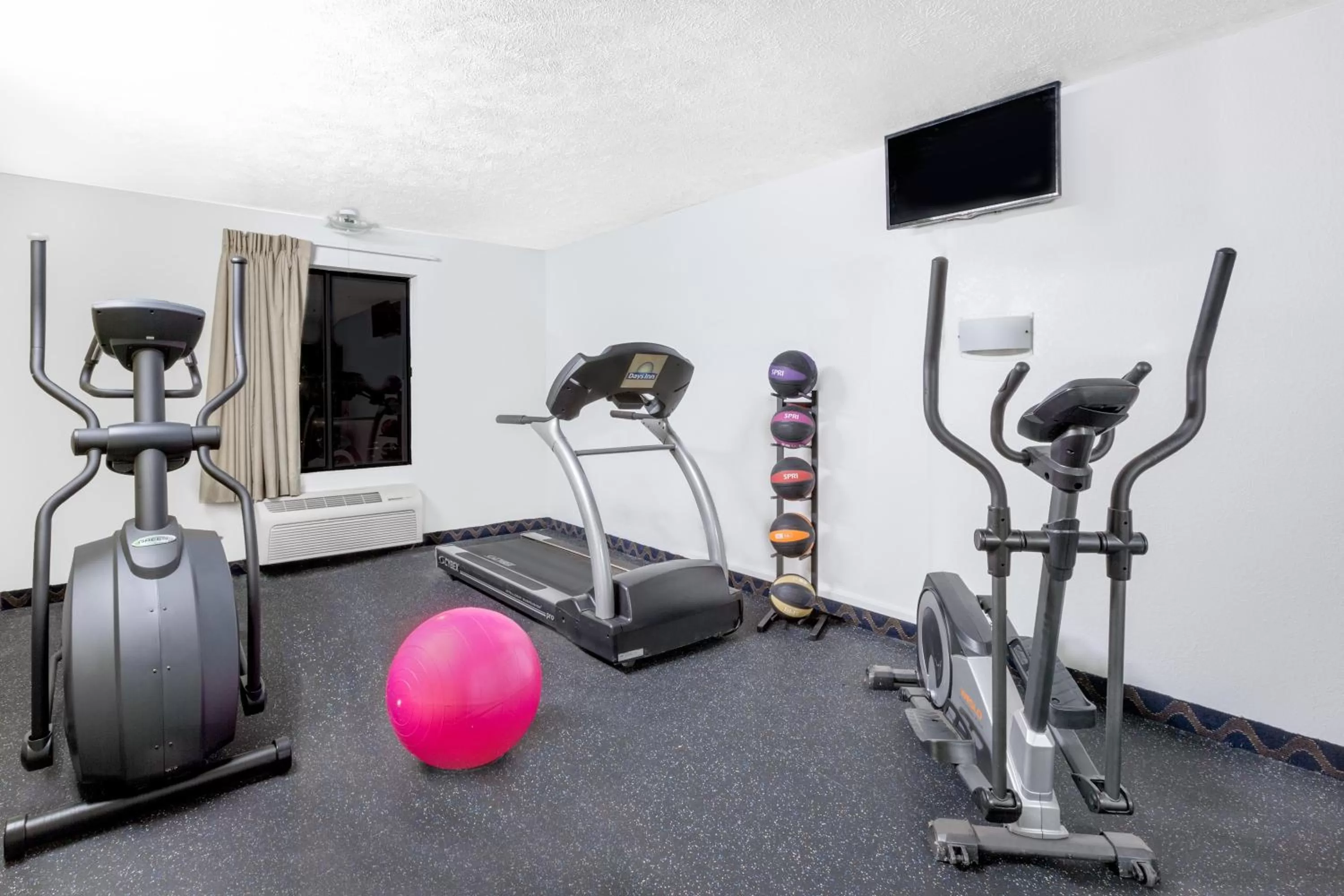 Fitness centre/facilities in Days Inn by Wyndham Warrensburg