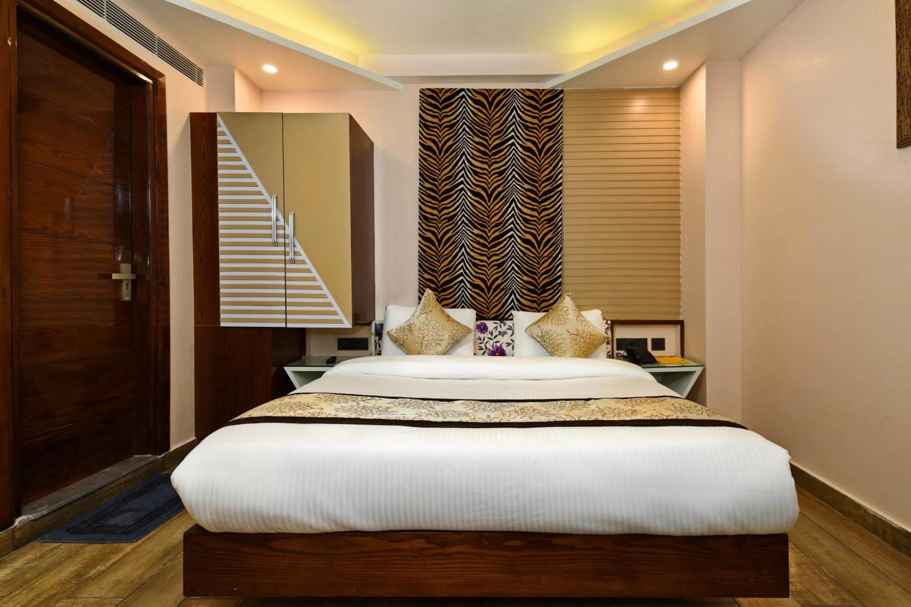 Bed in Hotel Blue Pearl - Free Airport Pick up