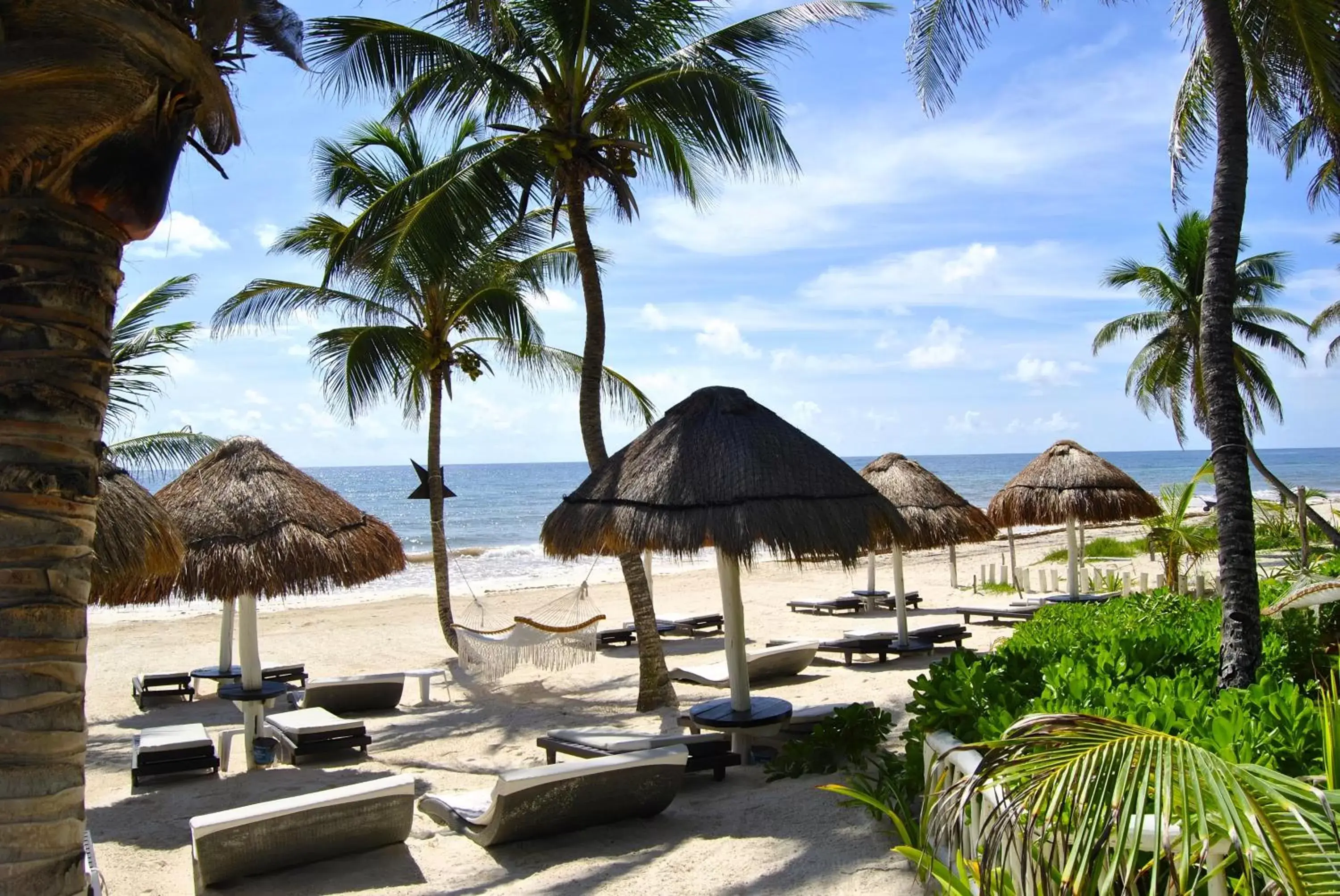 Restaurant/places to eat, Beach in Villa Las Estrellas Tulum - located at the party zone