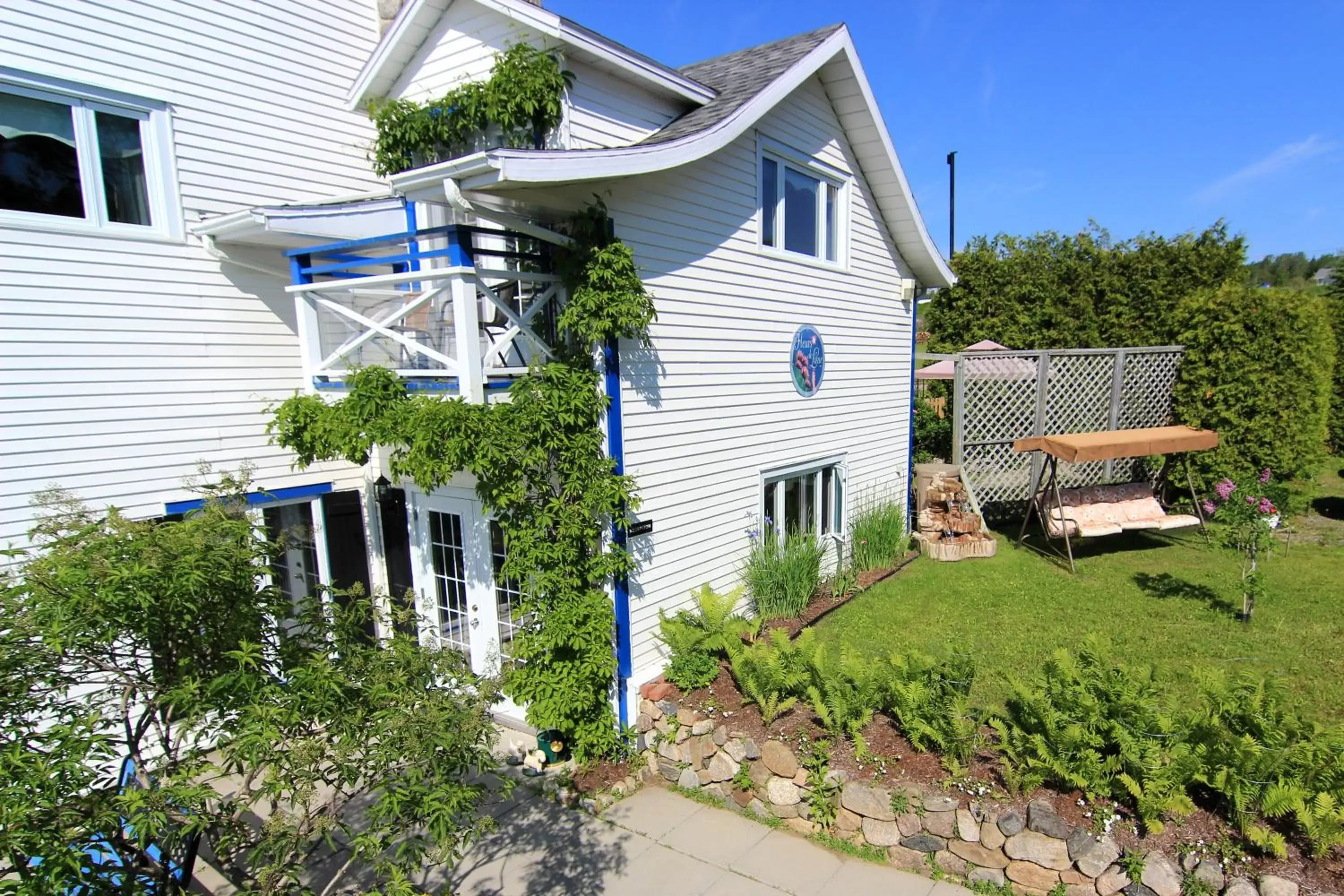 Property building, Garden in Auberge Fleurs de Lune