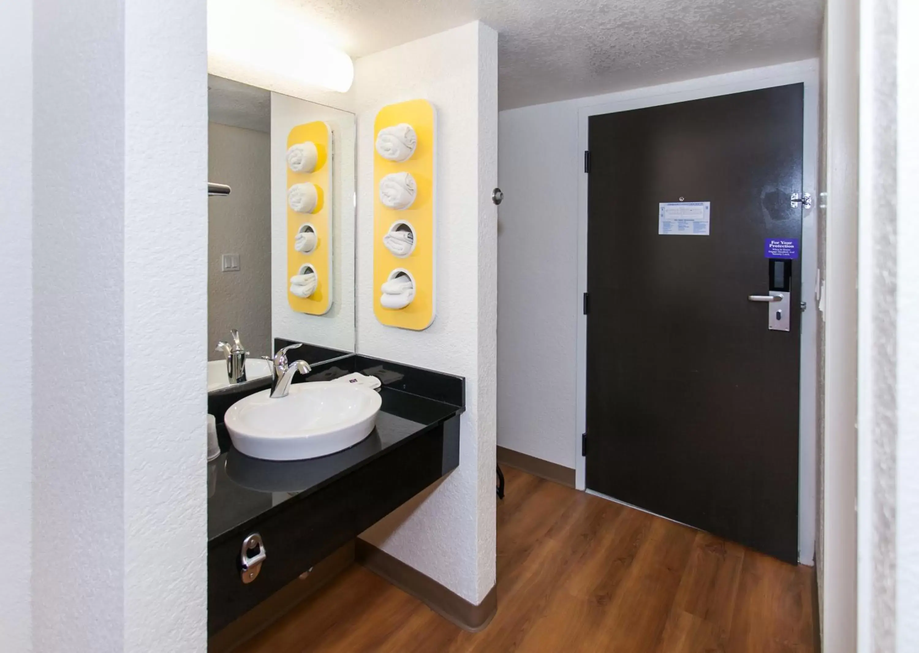 Bathroom in Motel 6-Los Angeles, CA - Los Angeles - LAX