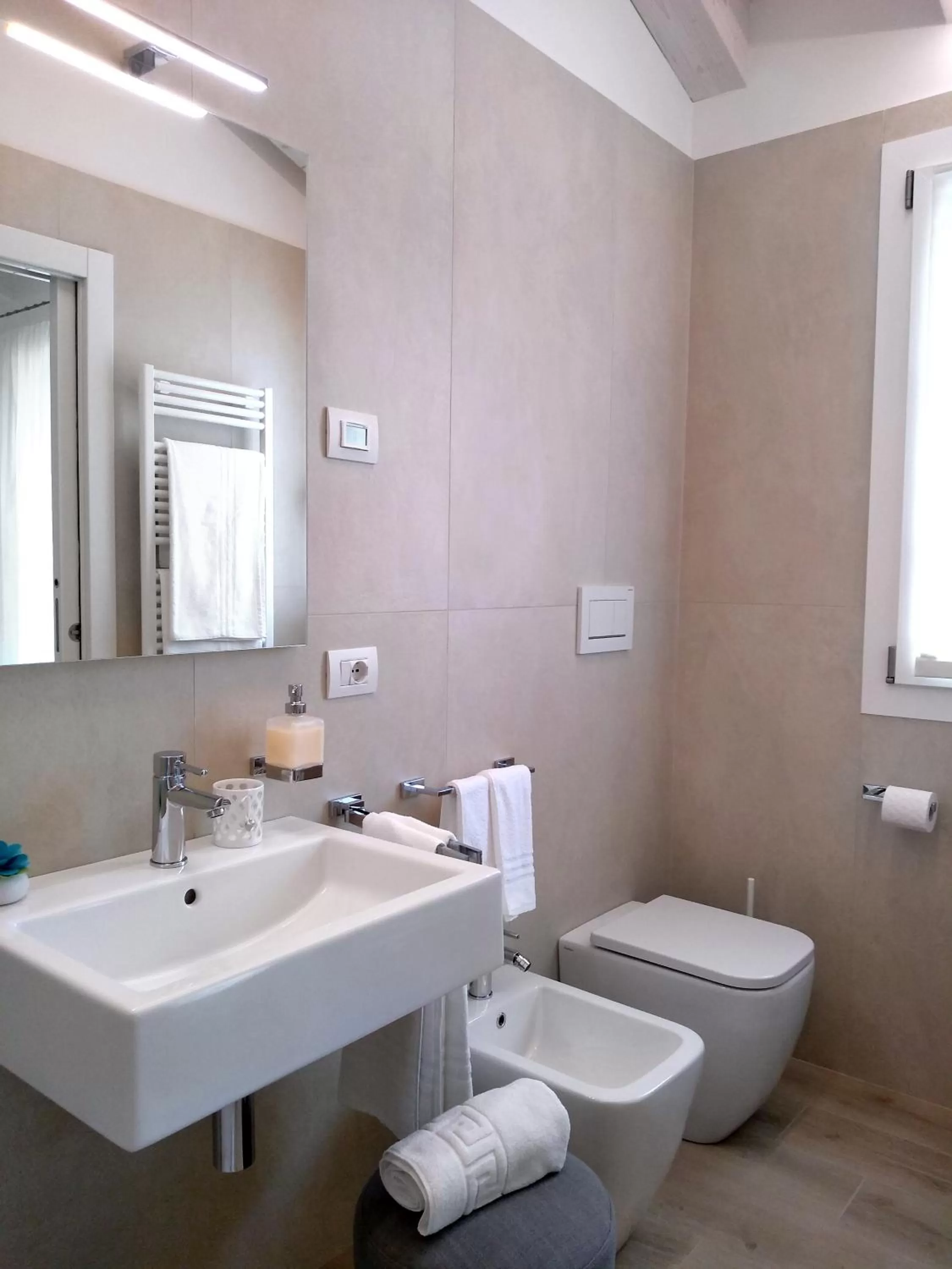 Toilet, Bathroom in Le Mandragole B&B