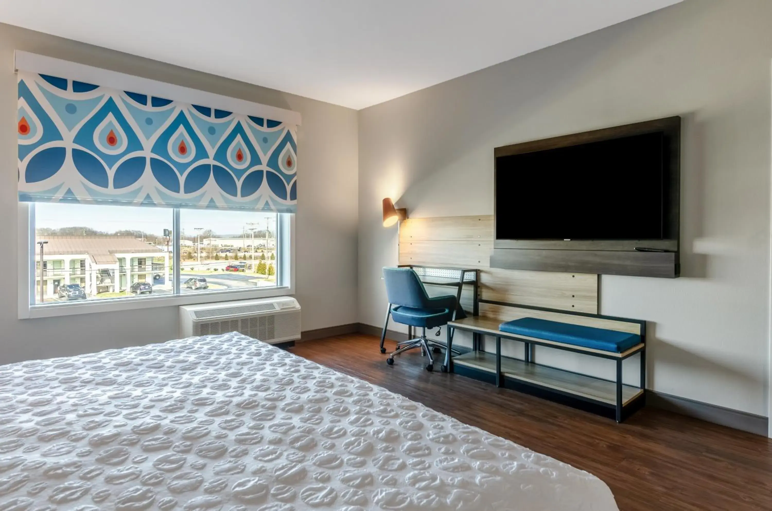 Bed, TV/Entertainment Center in Tru by Hilton Christiansburg