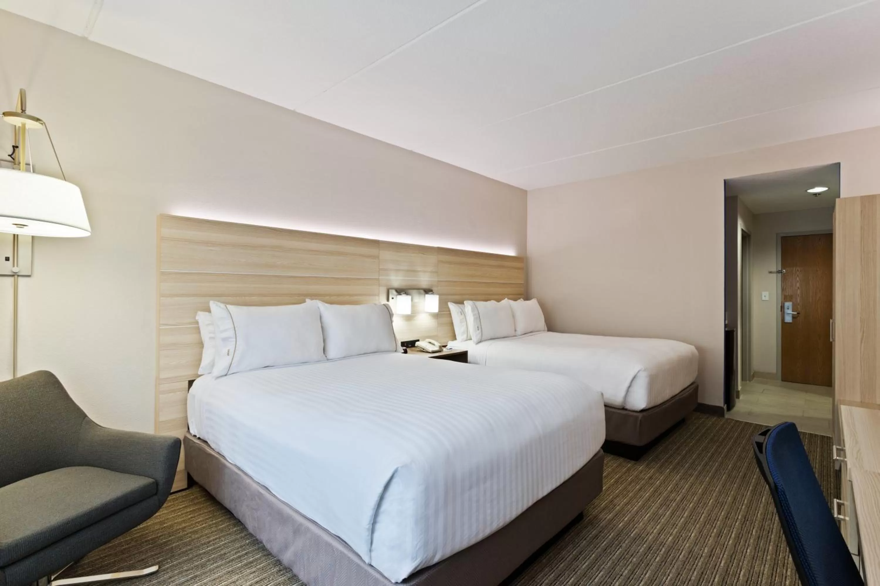 Bed in Holiday Inn Express Hotel & Suites Inverness by IHG